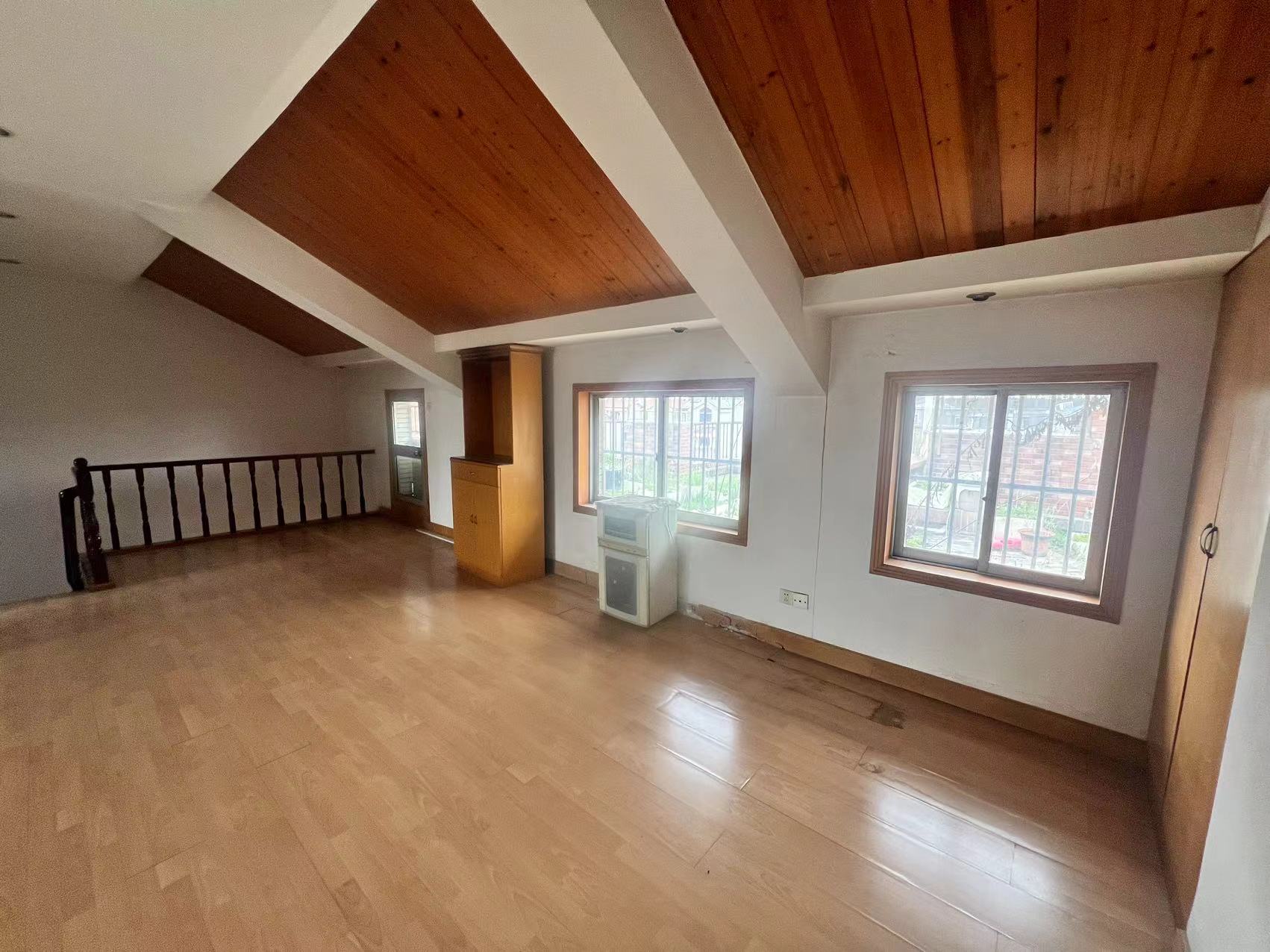 华侨花苑 5室2厅2卫 148m&sup2;