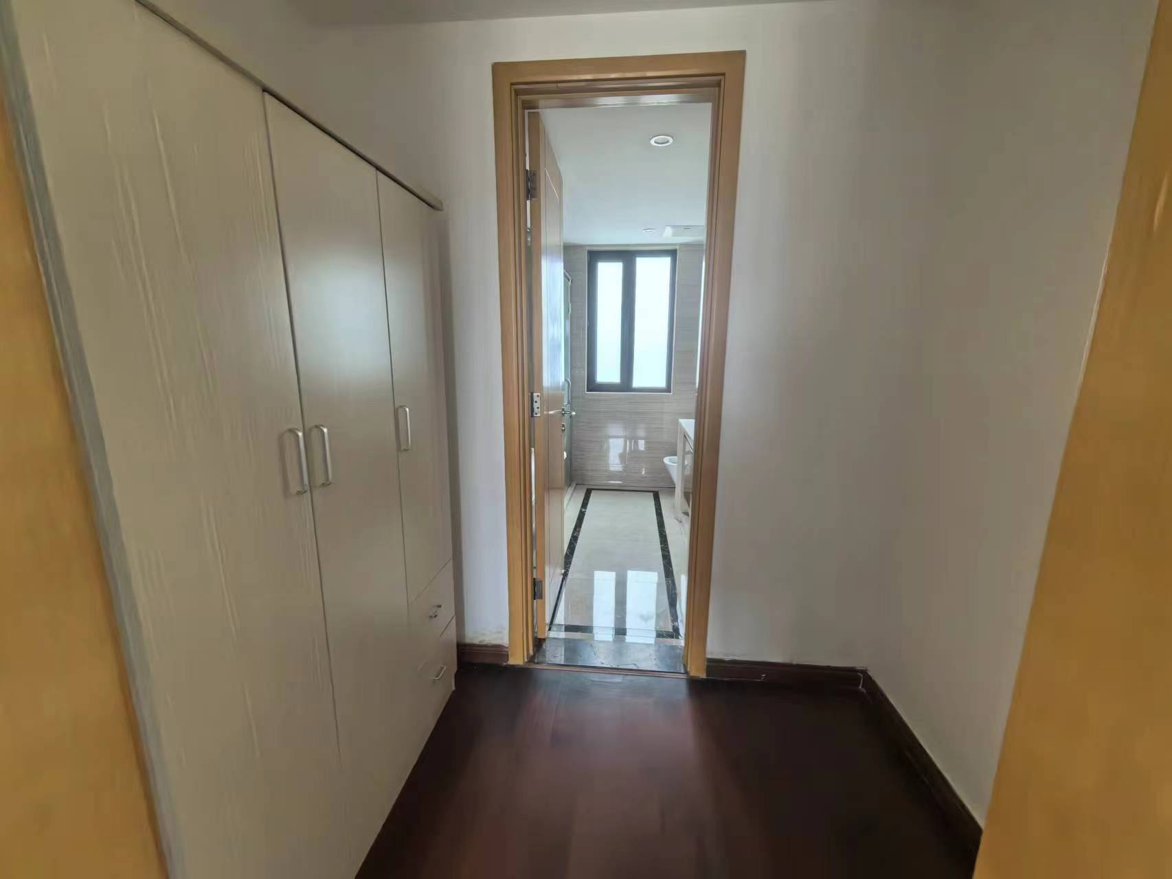 富力院士廷 4室2厅2卫 140.00m&sup2;