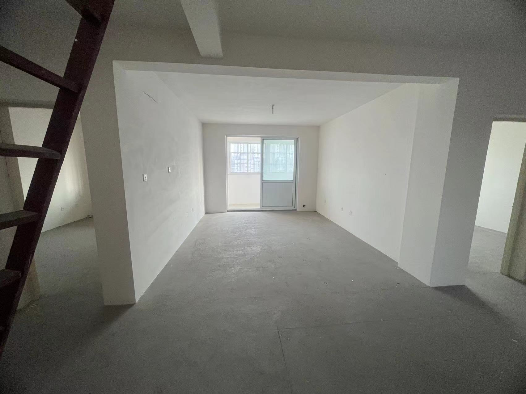 兴和家园 3室2厅2卫 237m²