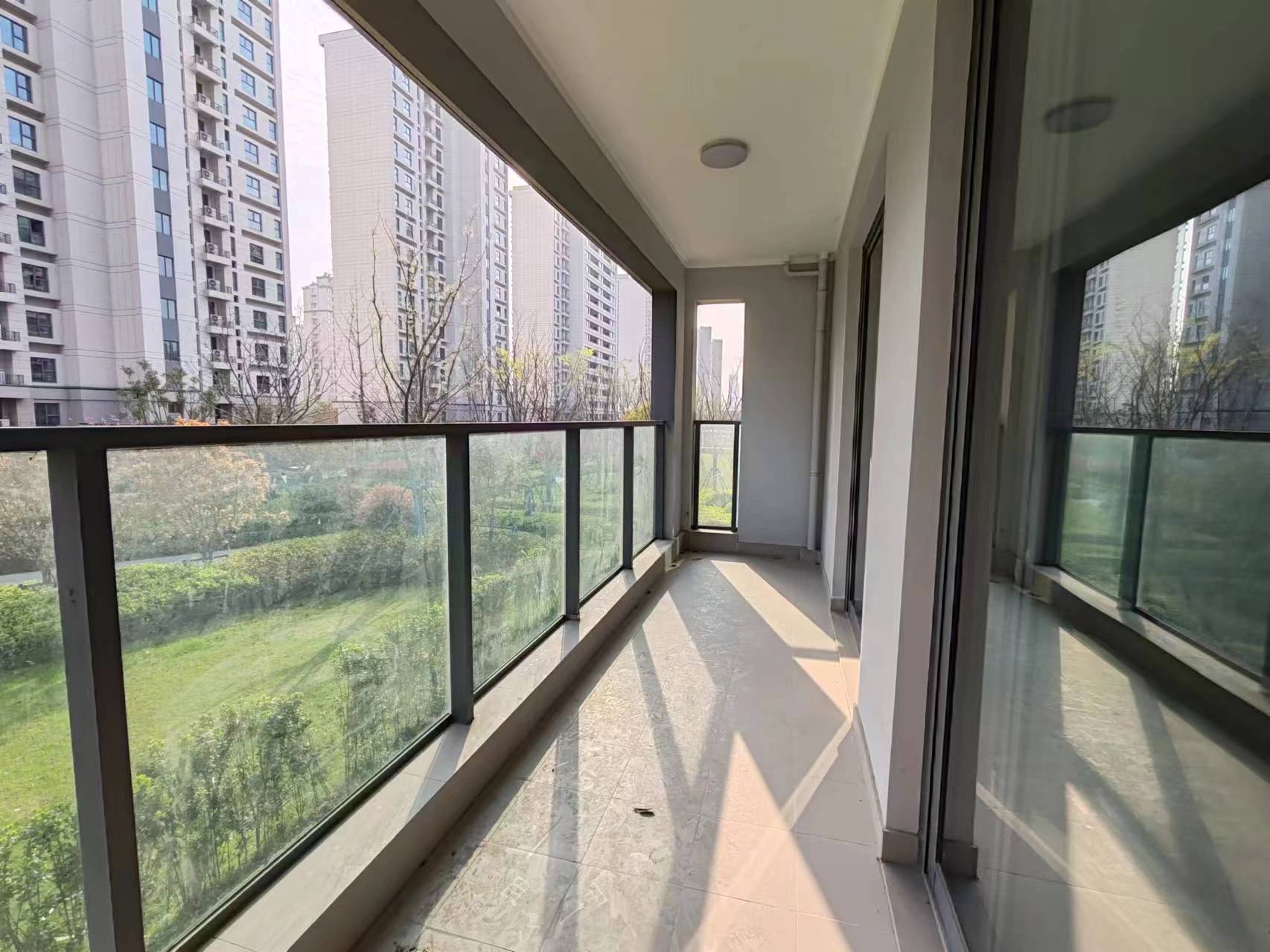 海纳春江 3室2厅2卫 128m²