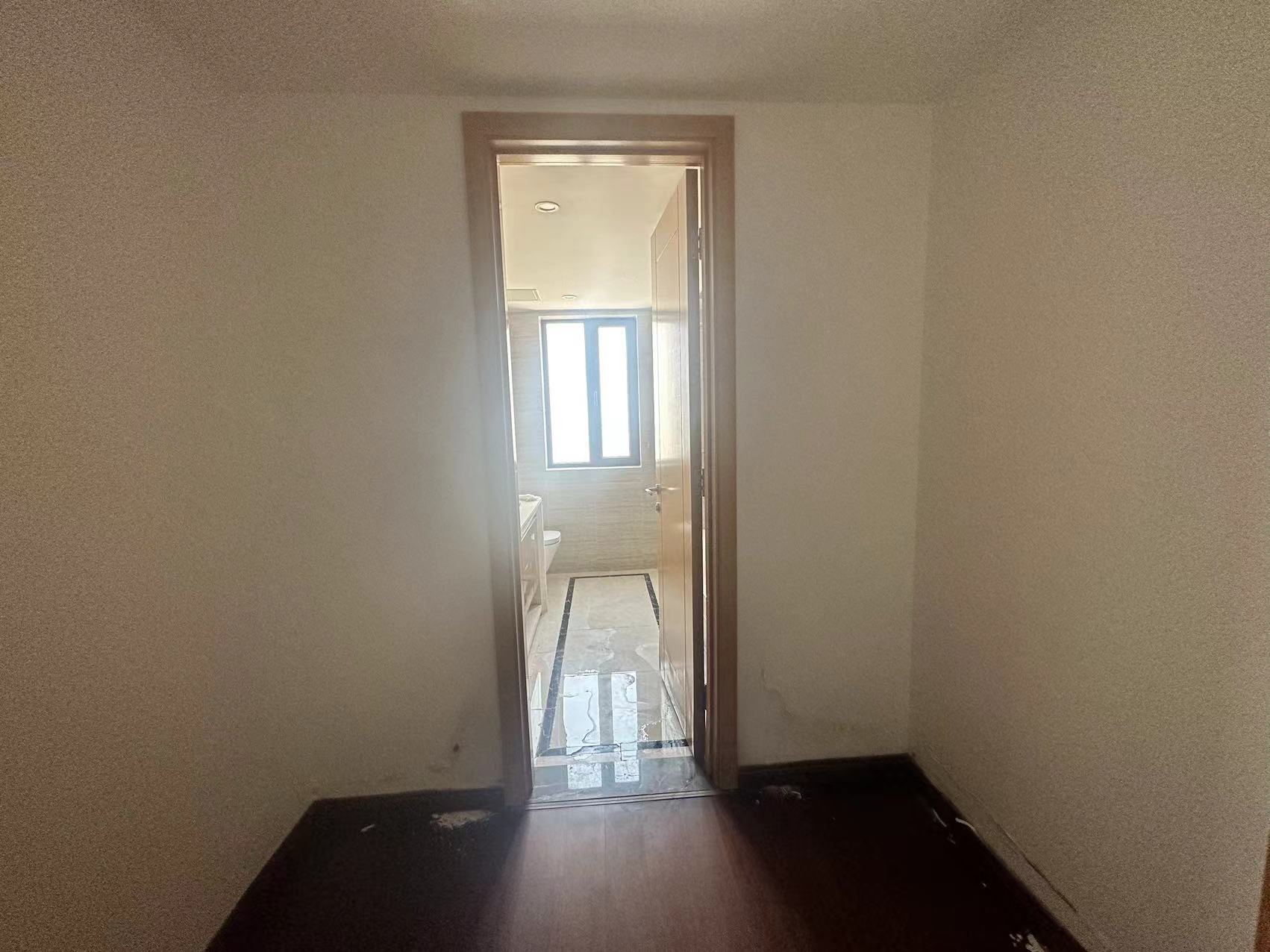 富力院士廷 4室2厅2卫 141m&sup2;