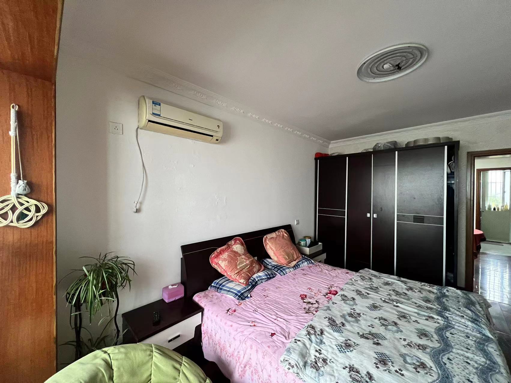 锦绣花园 4室3厅2卫 92.00m&sup2;