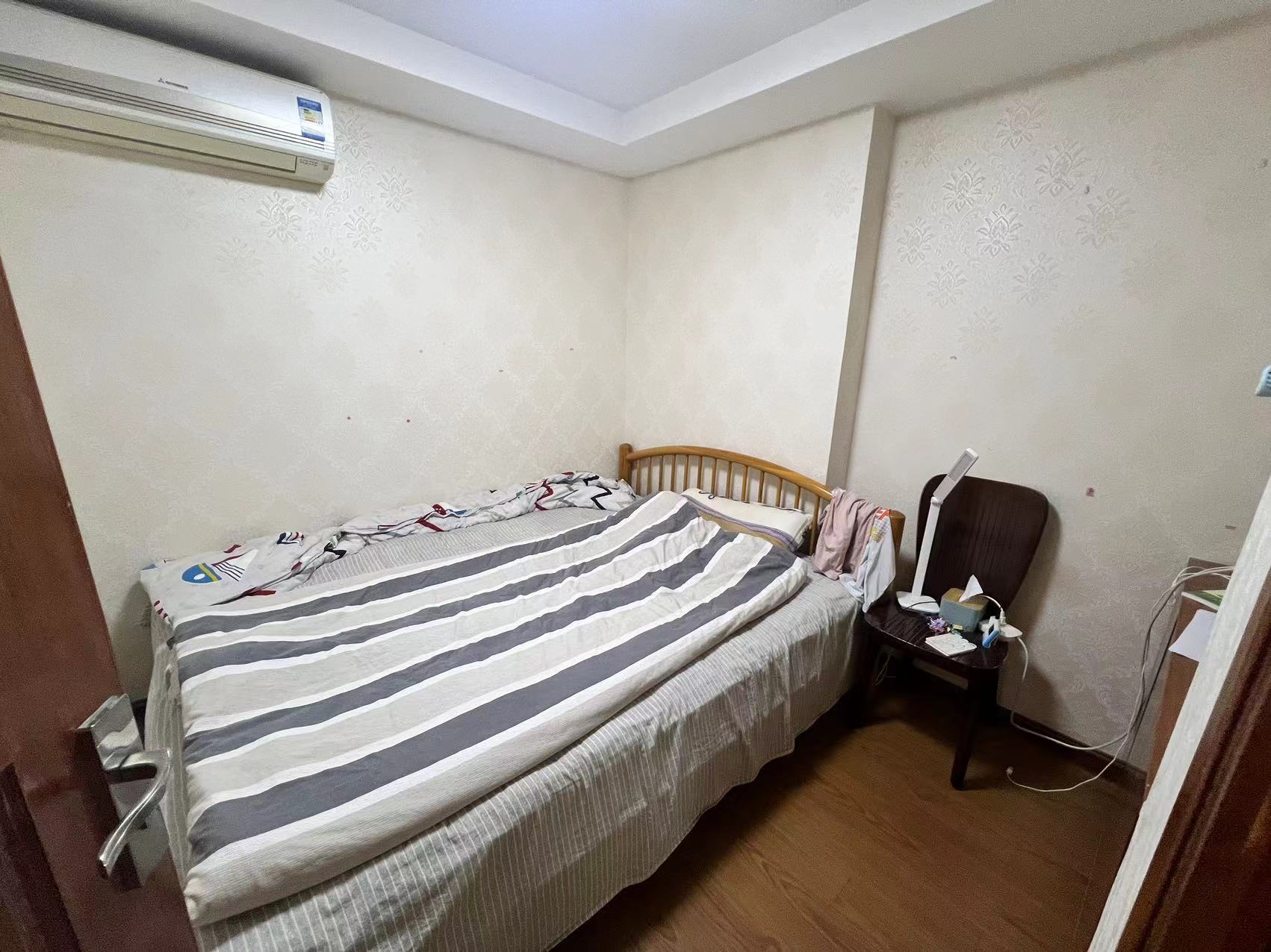 锦绣花园 4室3厅2卫 92.00m&sup2;