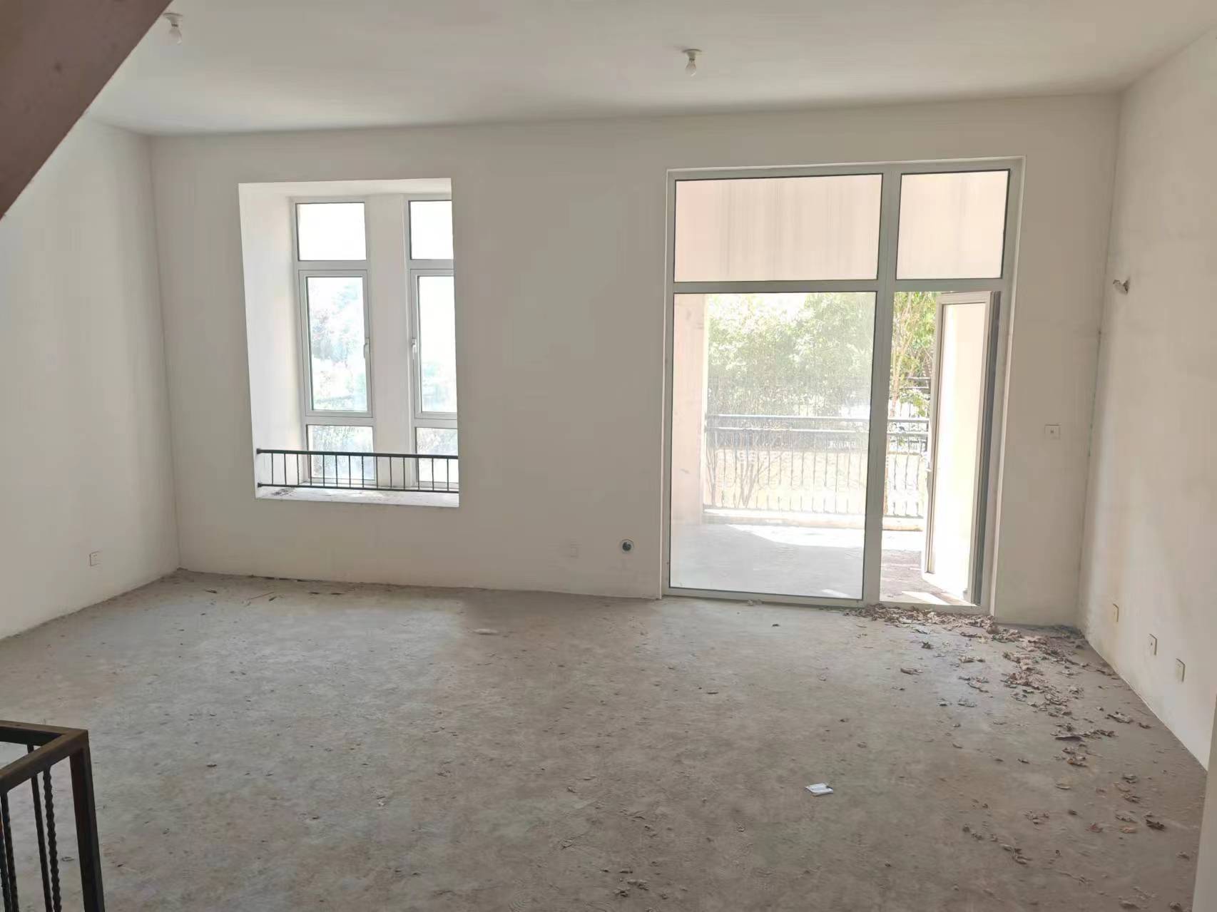 军山花园 4室2厅2卫 180m²