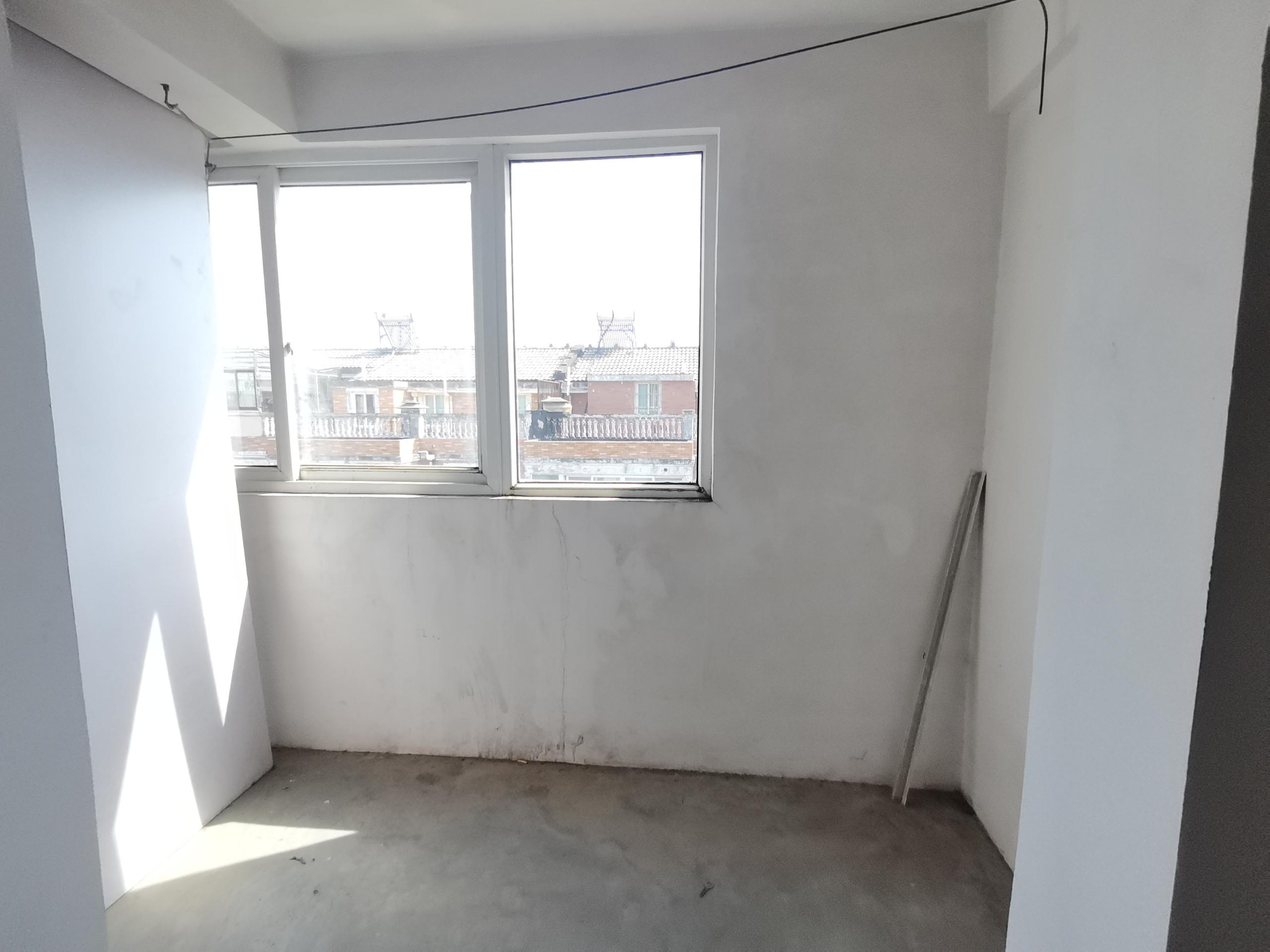 滨江花园 6室2厅2卫 185.84m²