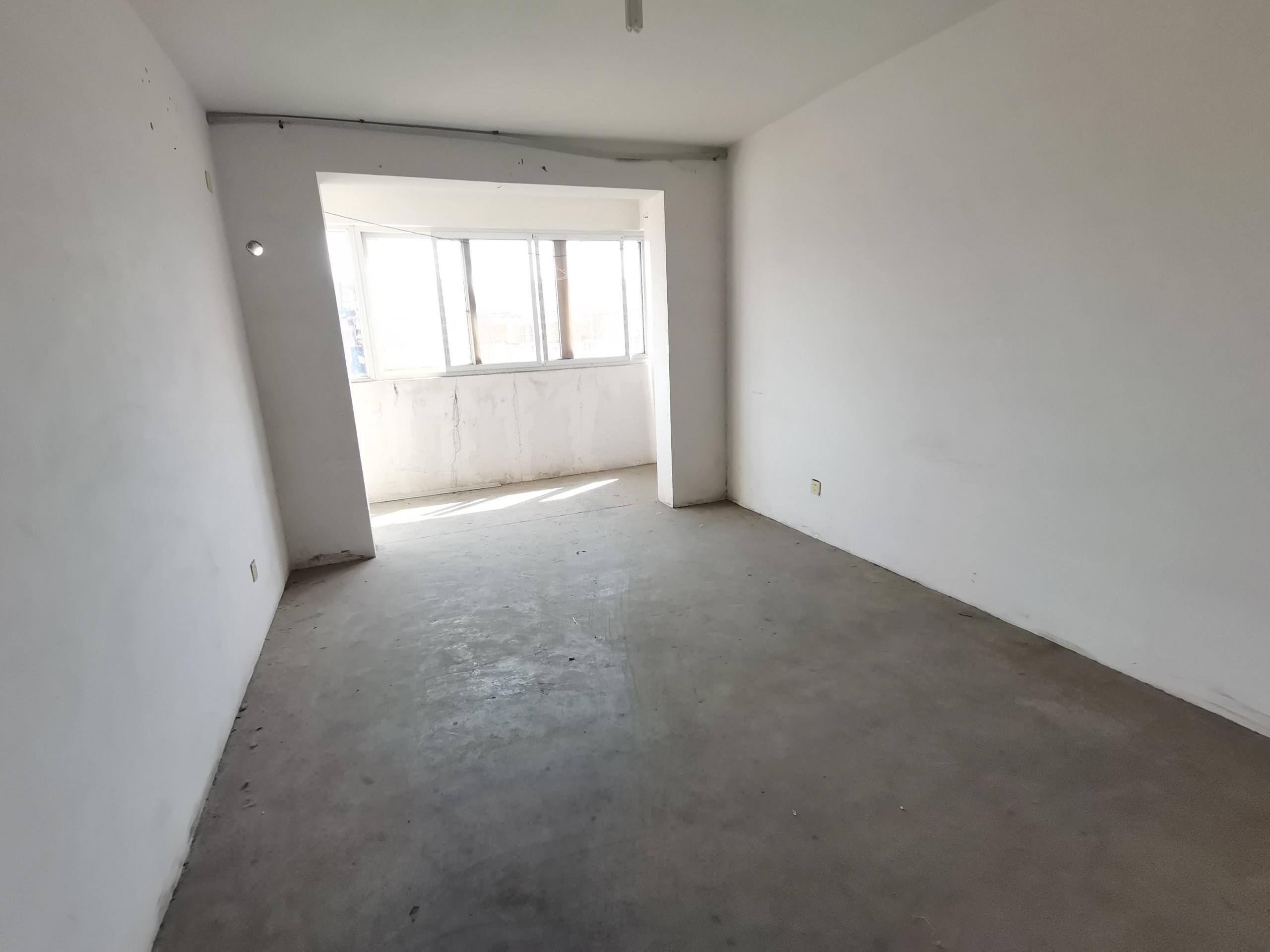 滨江花园 6室2厅2卫 185.84m²