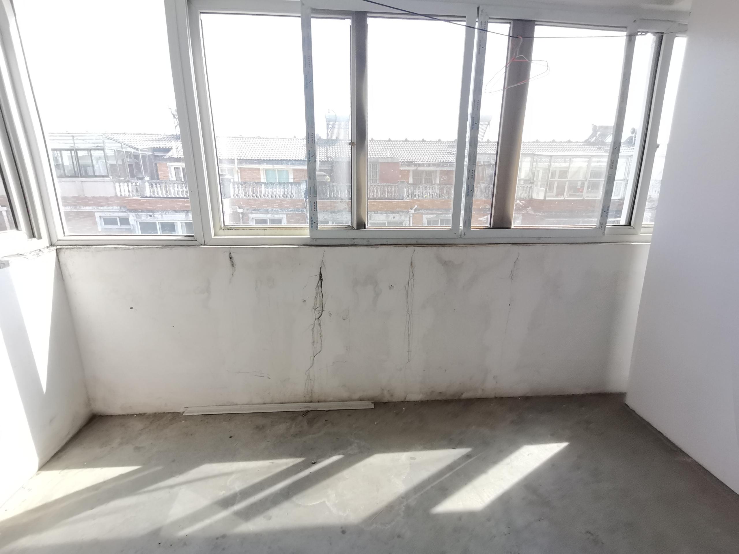 滨江花园 6室2厅2卫 185.84m²
