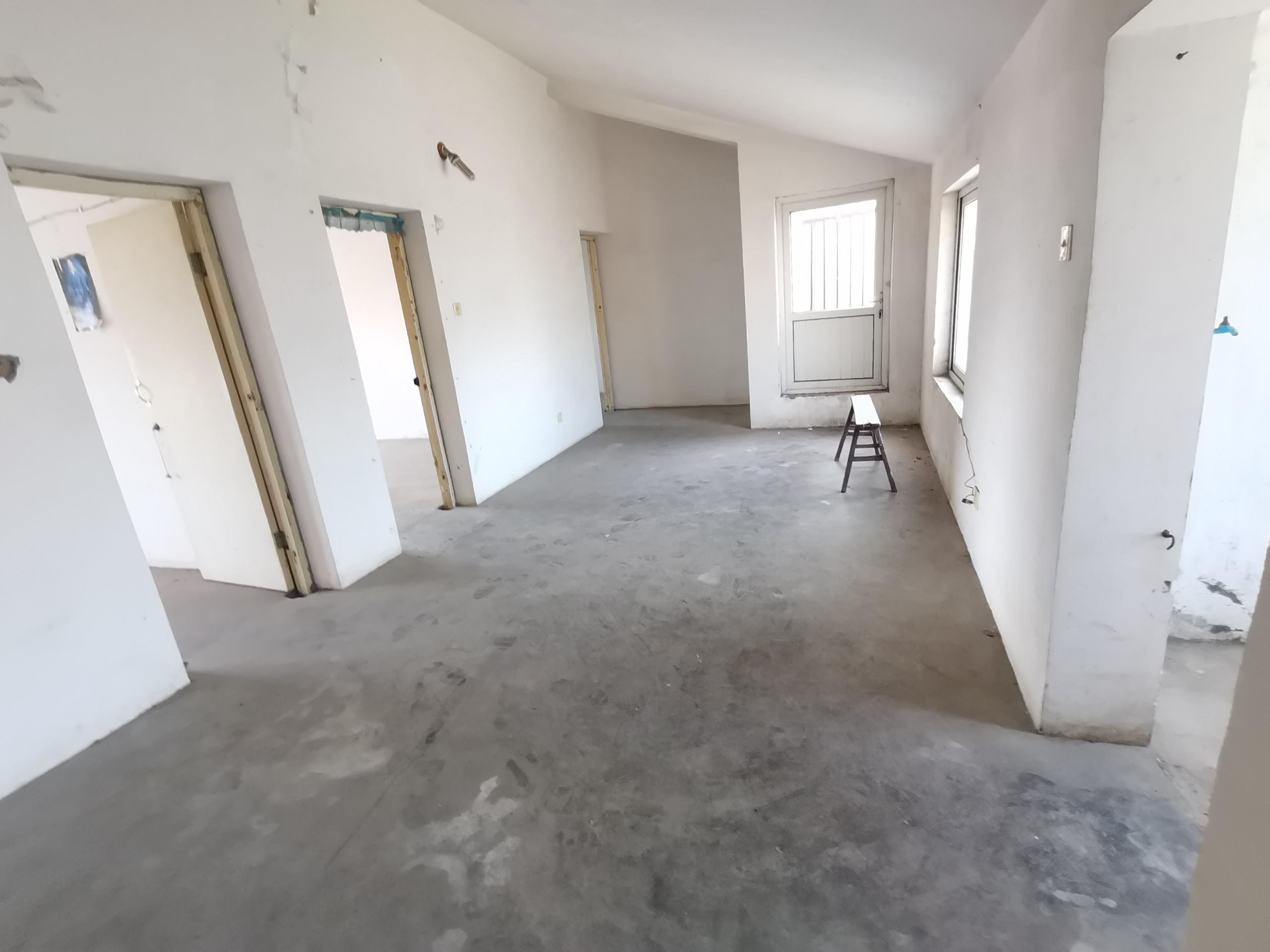 滨江花园 6室2厅2卫 185.84m²