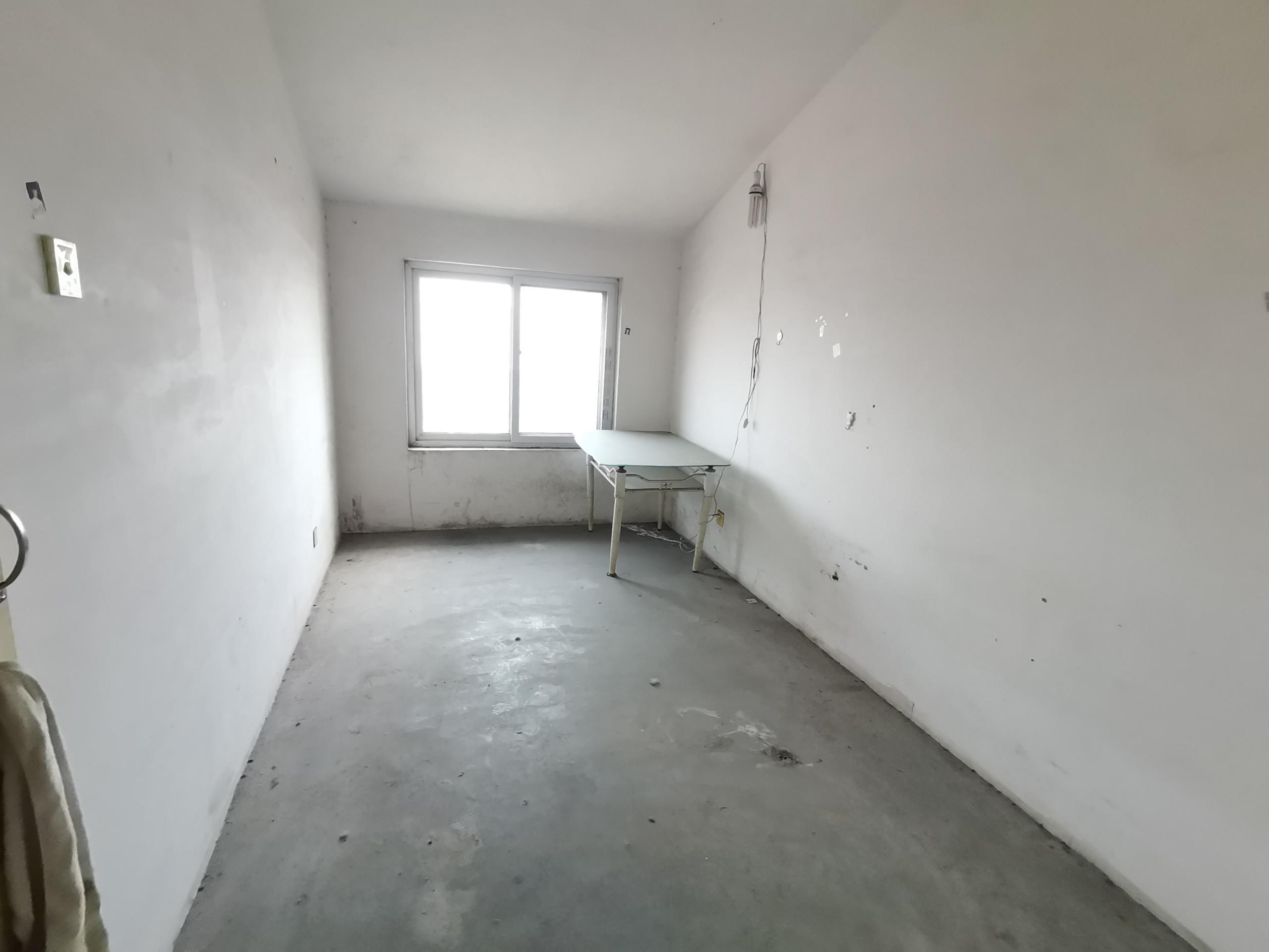 滨江花园 6室2厅2卫 185.84m²