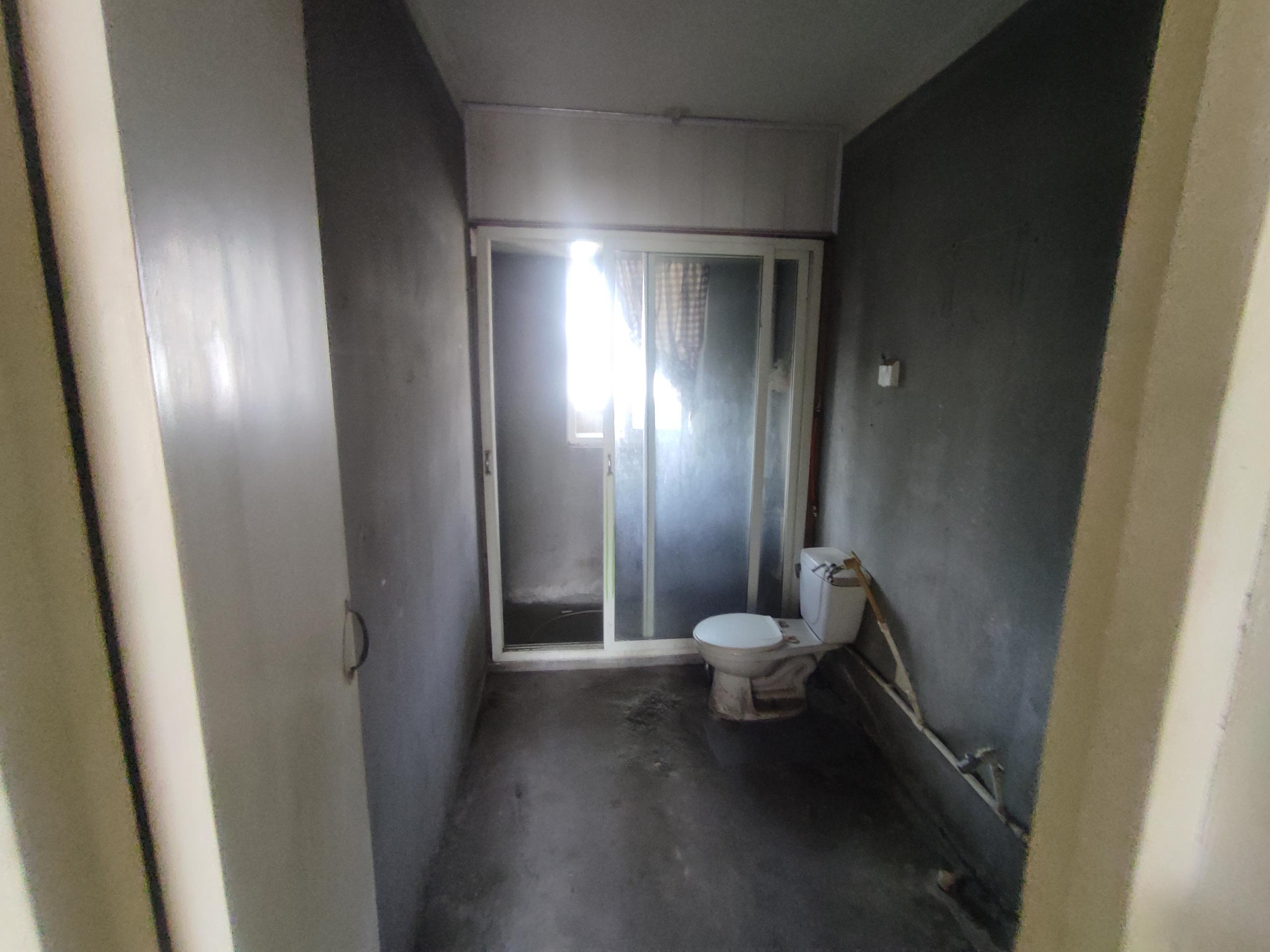 虹桥新苑 5室2厅2卫 188m²