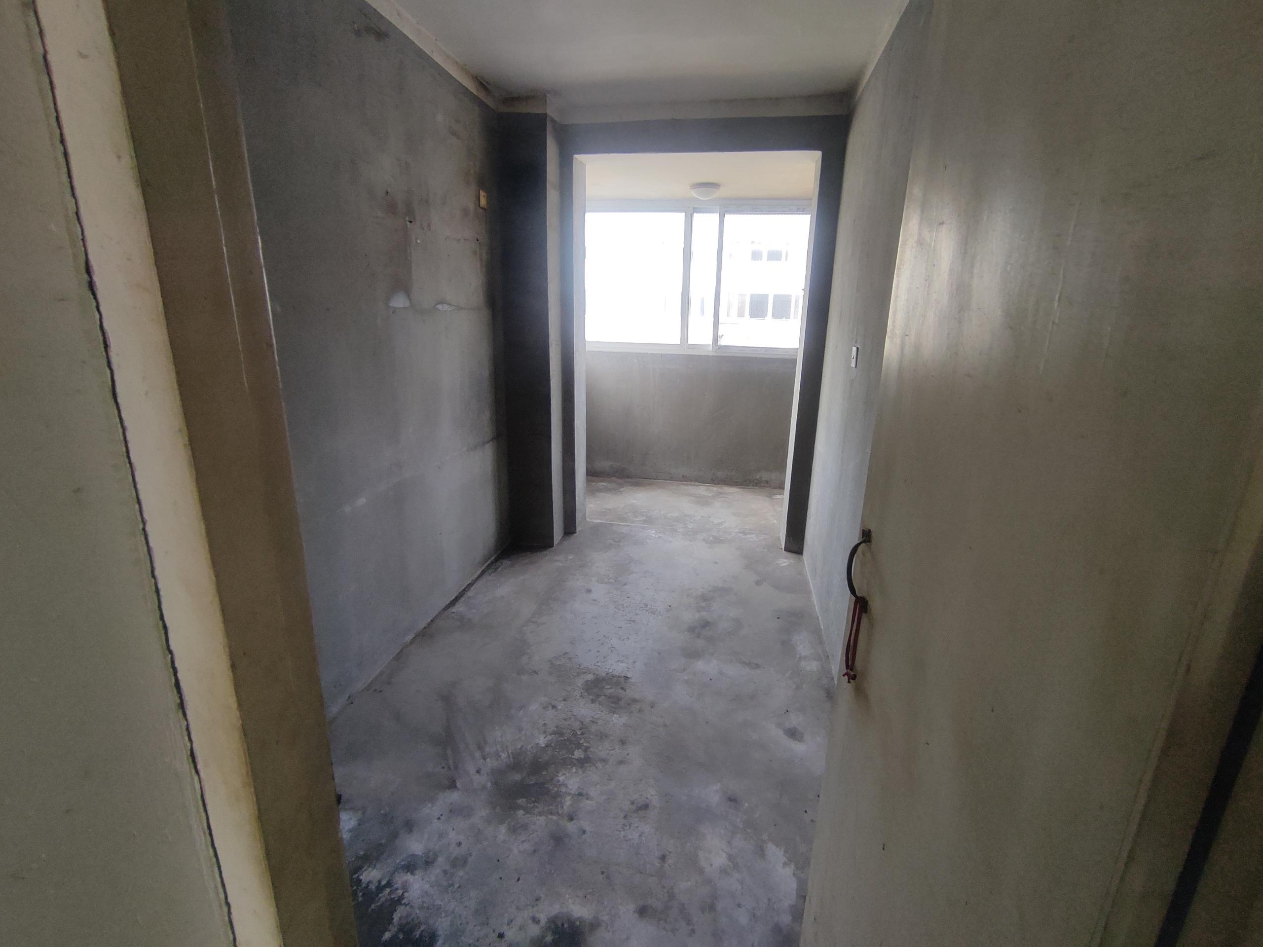 虹桥新苑 5室2厅2卫 188m²