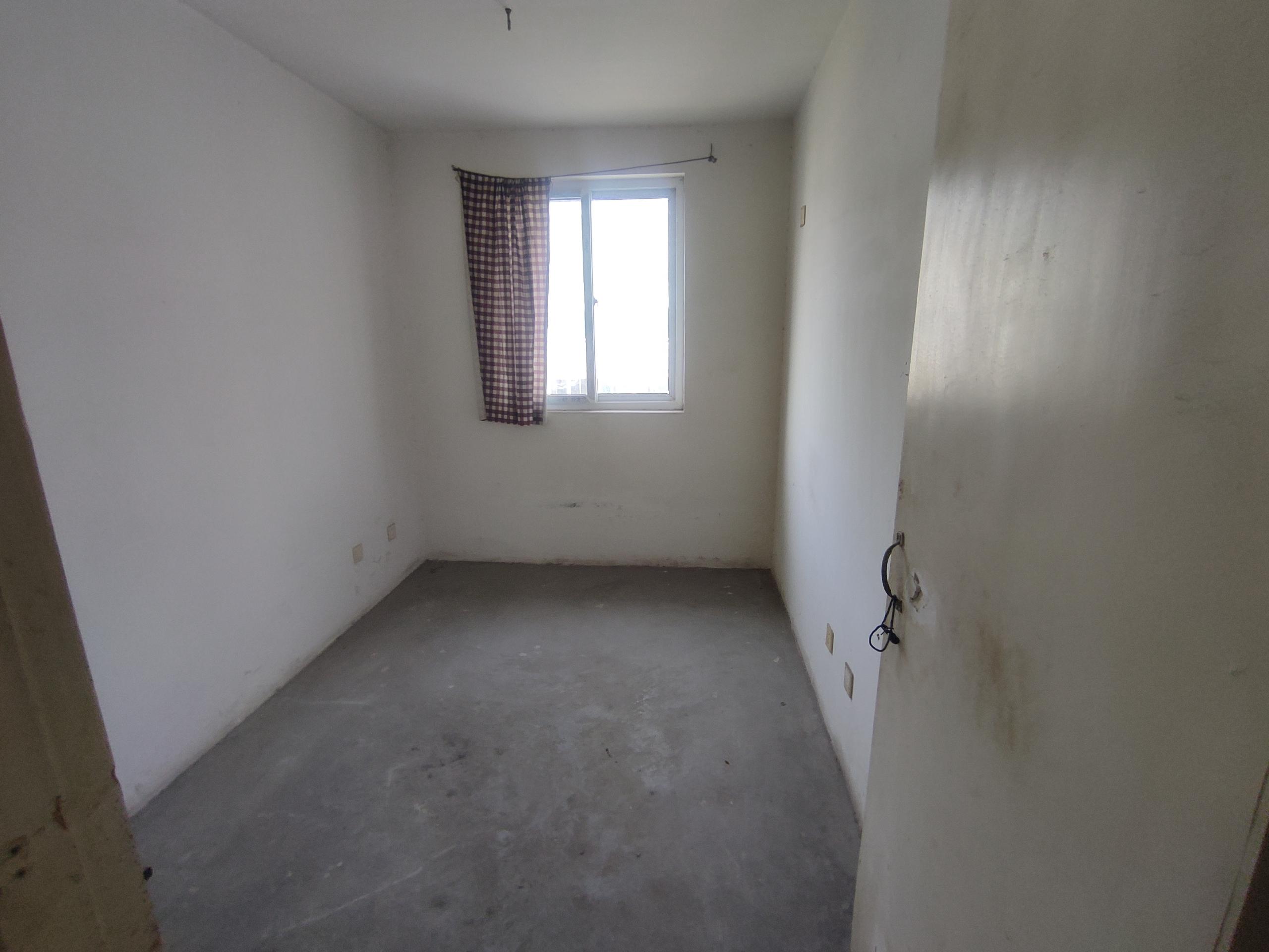 虹桥新苑 5室2厅2卫 188m²