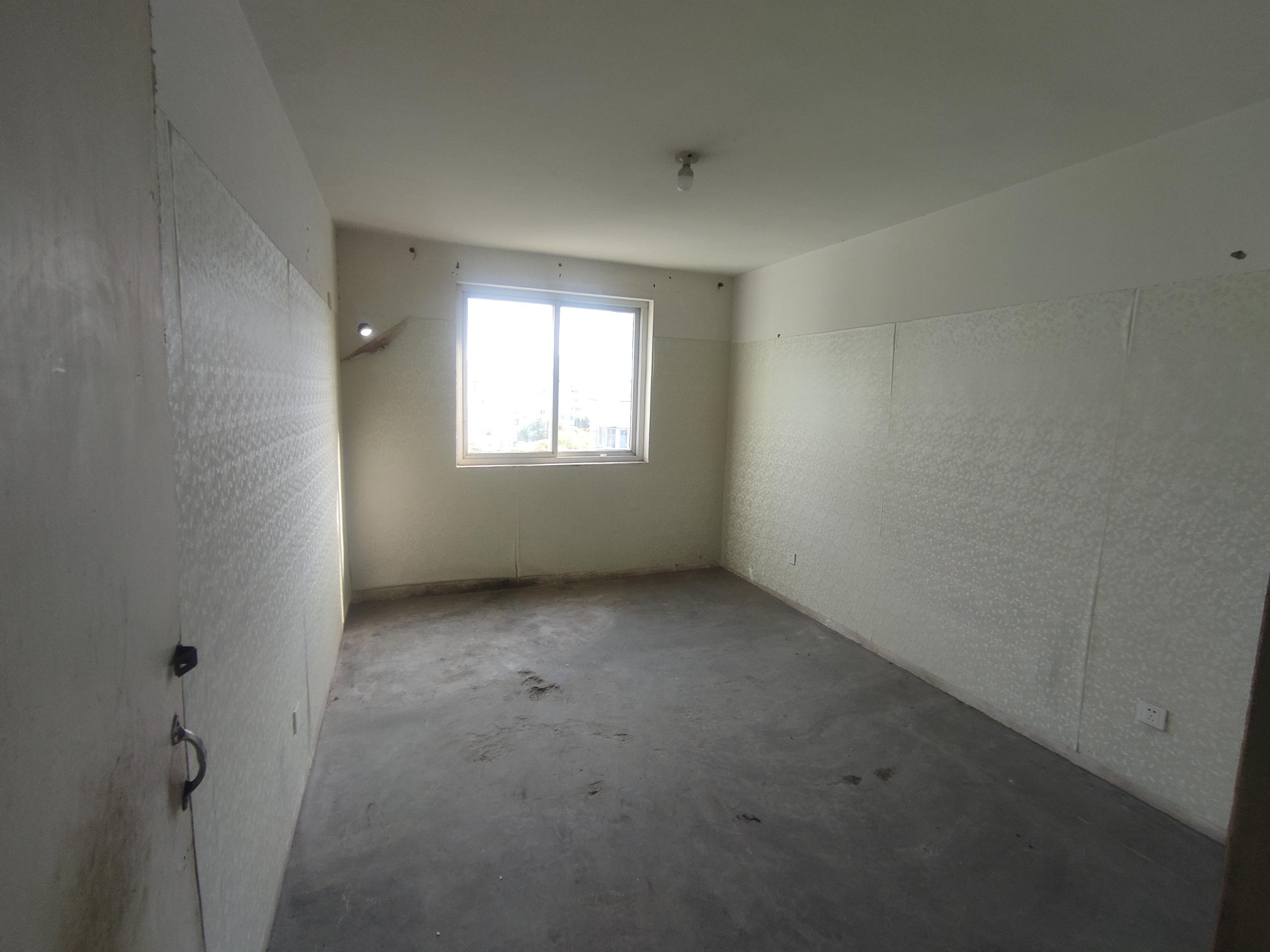 虹桥新苑 5室2厅2卫 188m²
