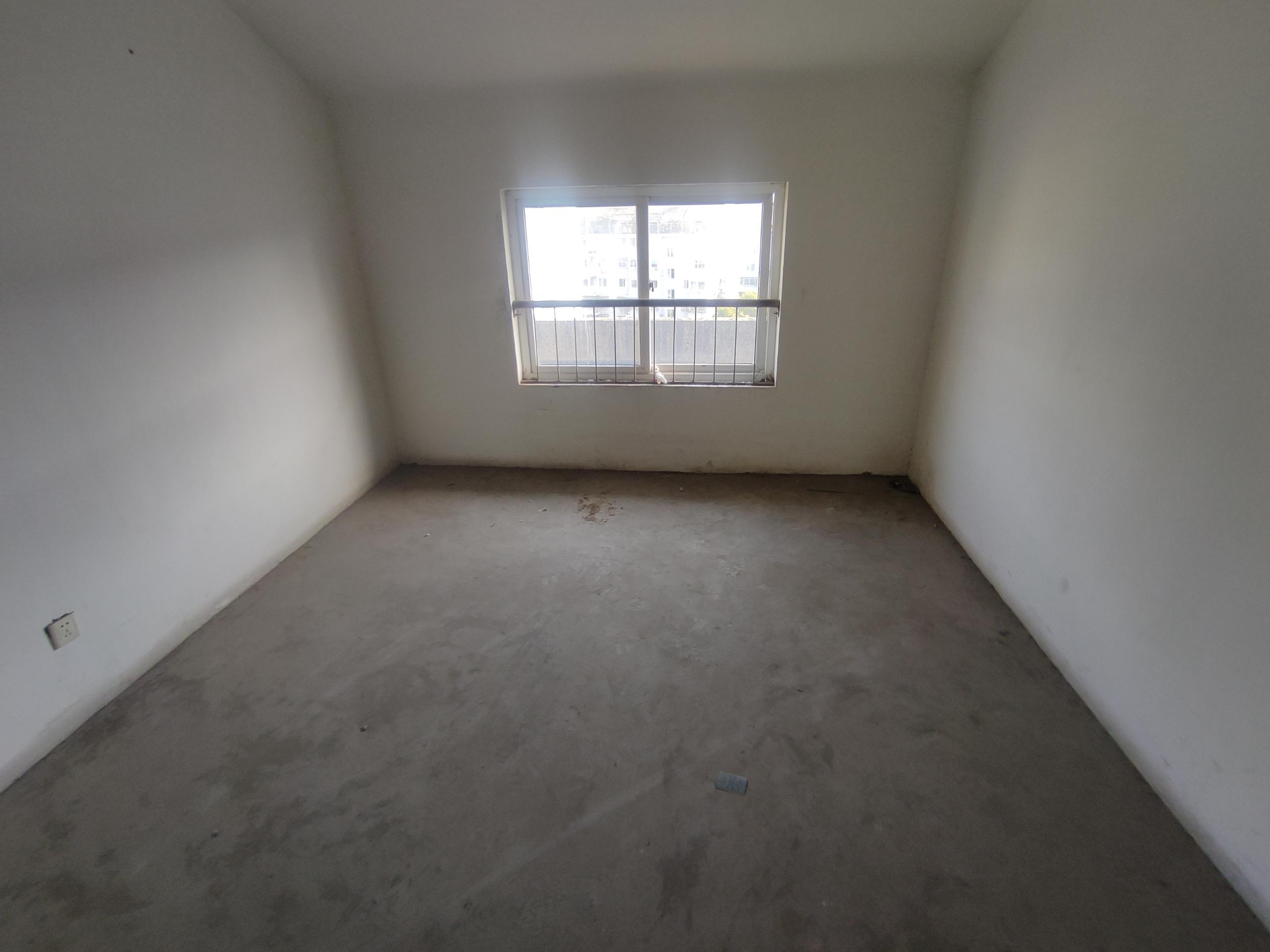 虹桥新苑 5室2厅2卫 188m²