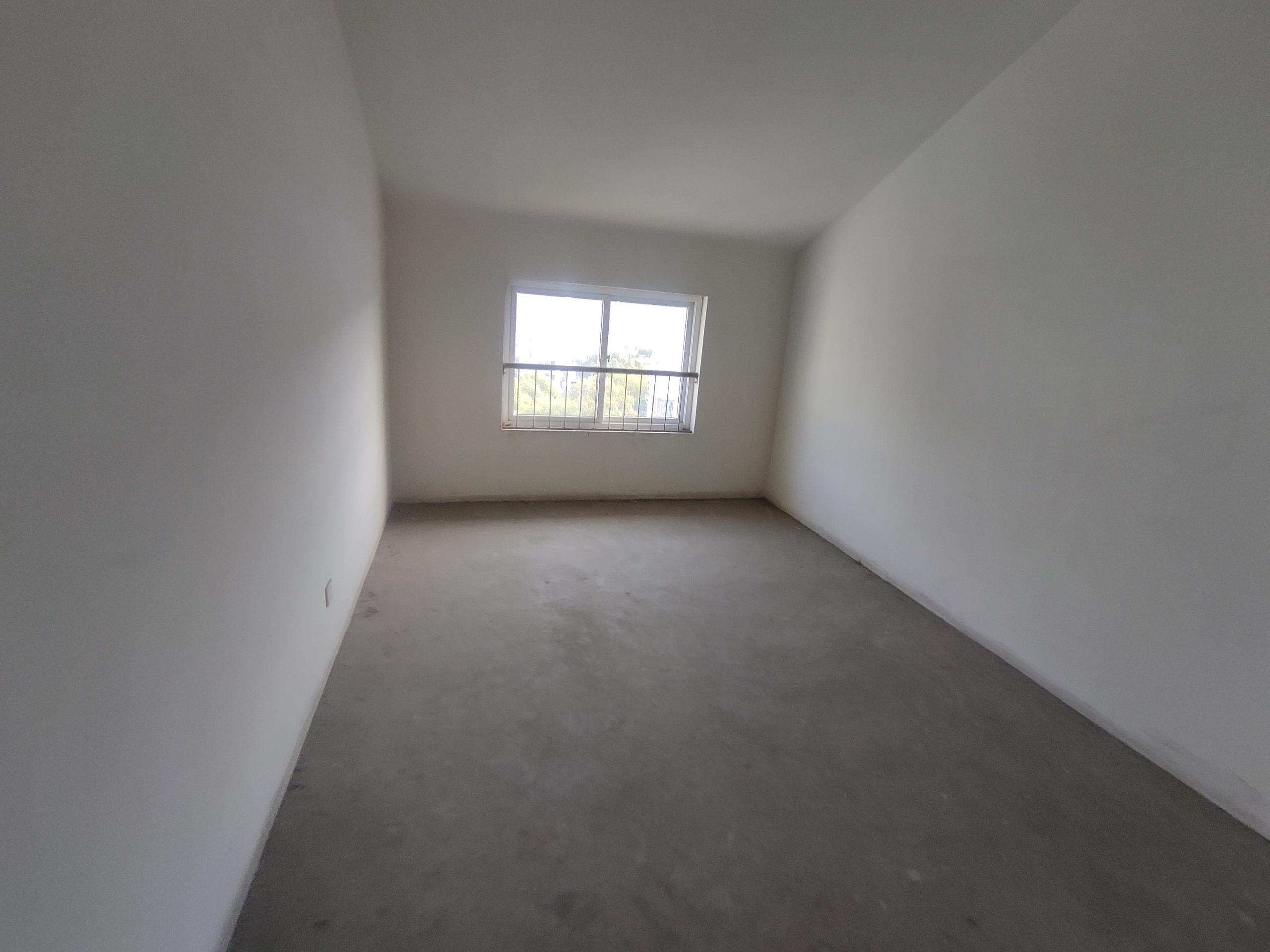 虹桥新苑 5室2厅2卫 188m²
