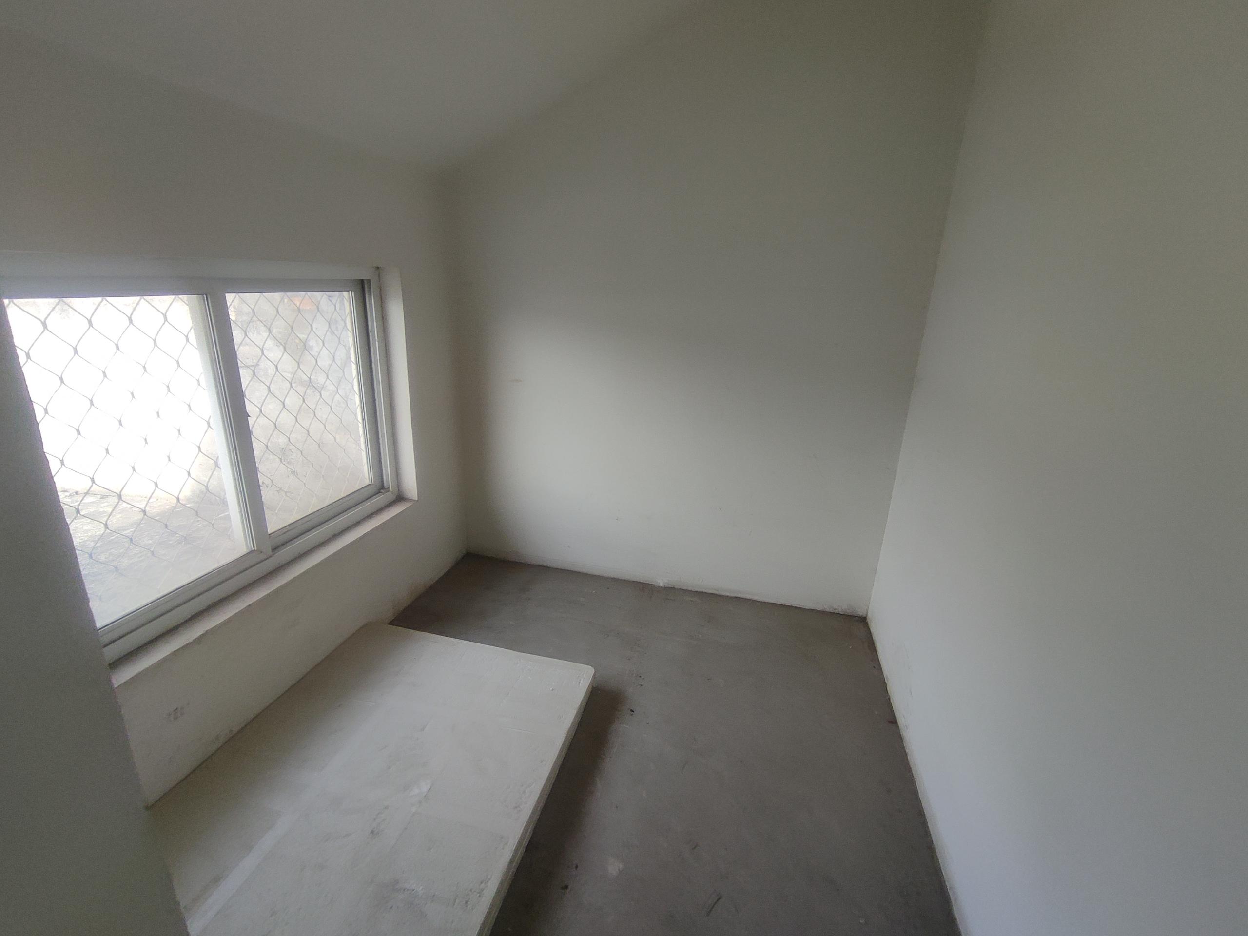 虹桥新苑 5室2厅2卫 188m²