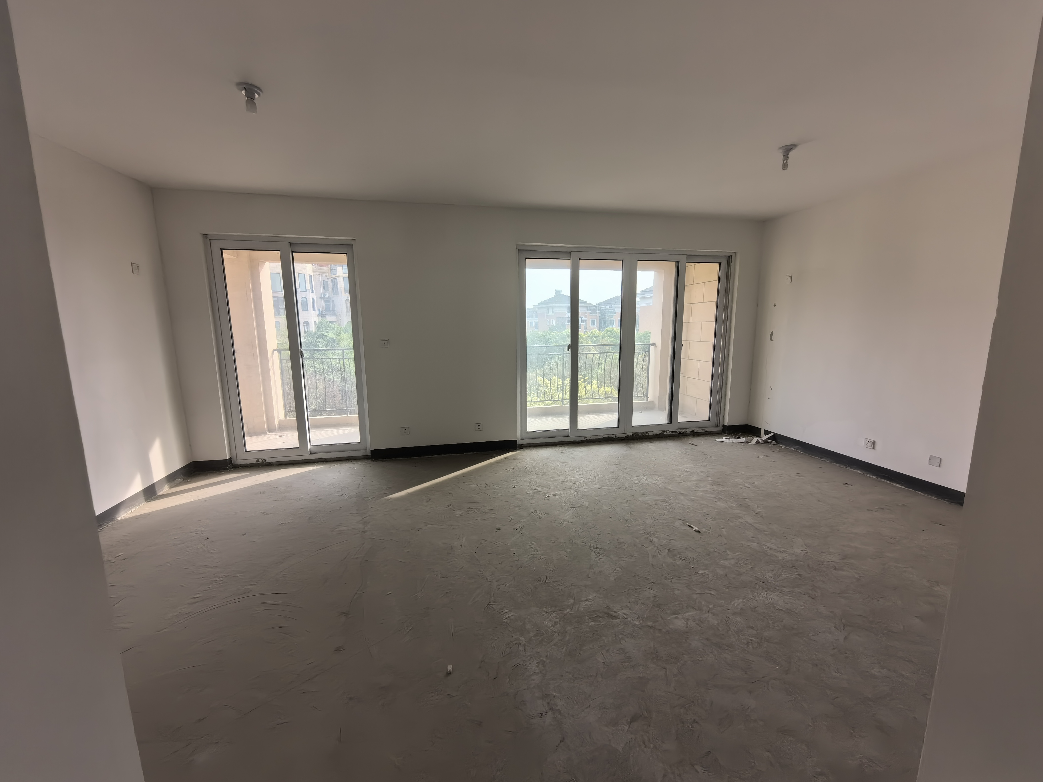 军山花园 5室2厅4卫 266.00m&sup2;