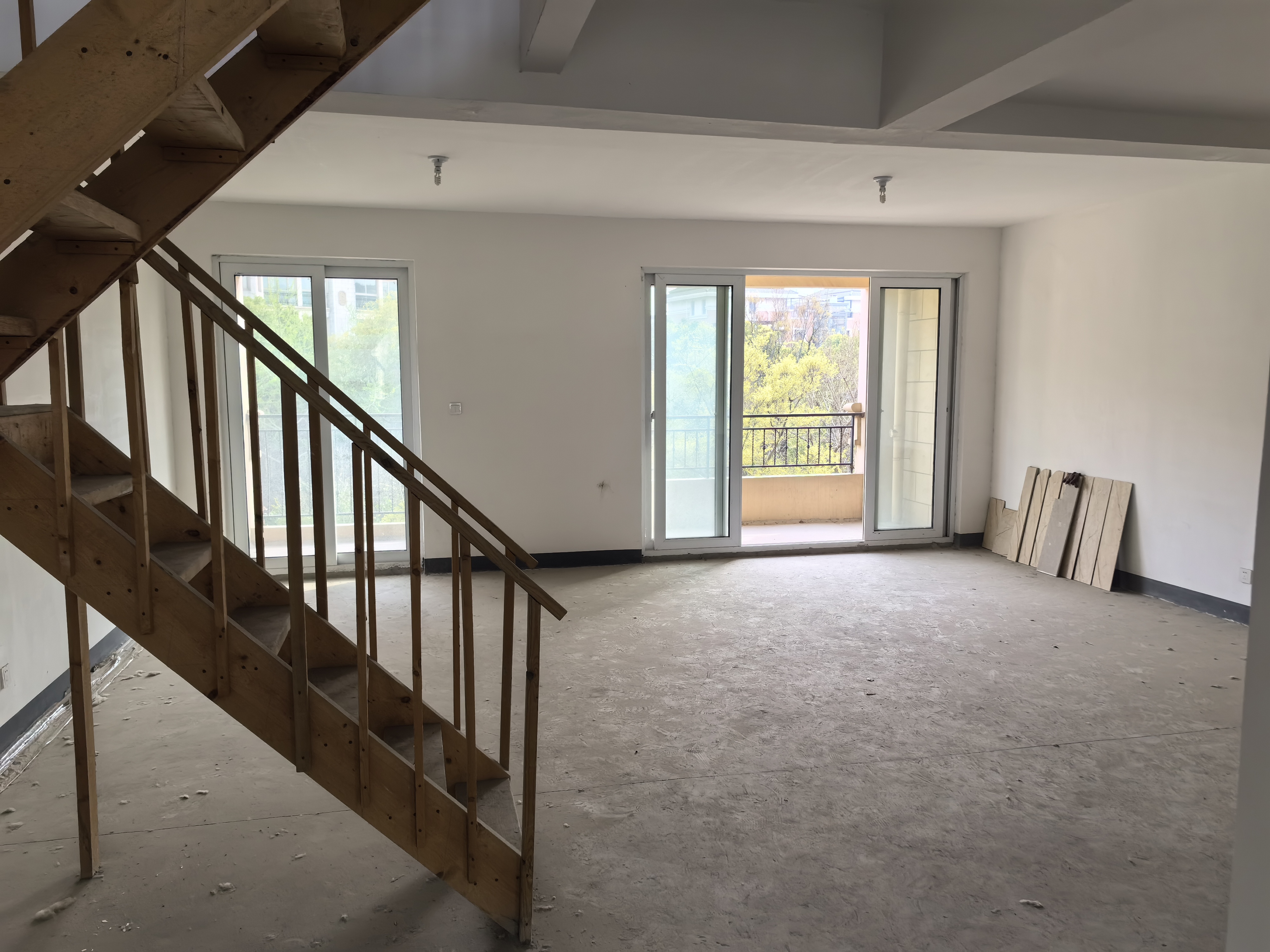 军山花园 5室2厅4卫 266.00m²