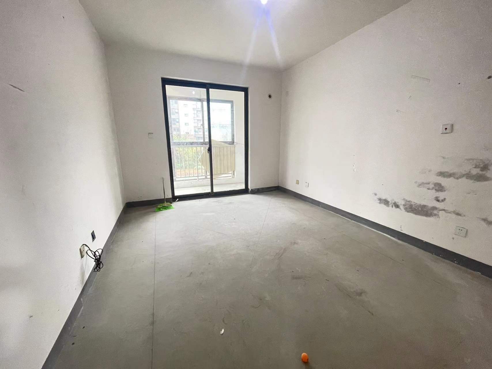 同和嘉苑南区 3室2厅1卫 123m&sup2;