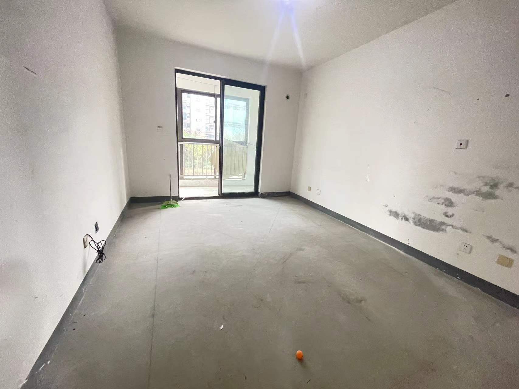 同和嘉苑南区 3室2厅1卫 123m&sup2;