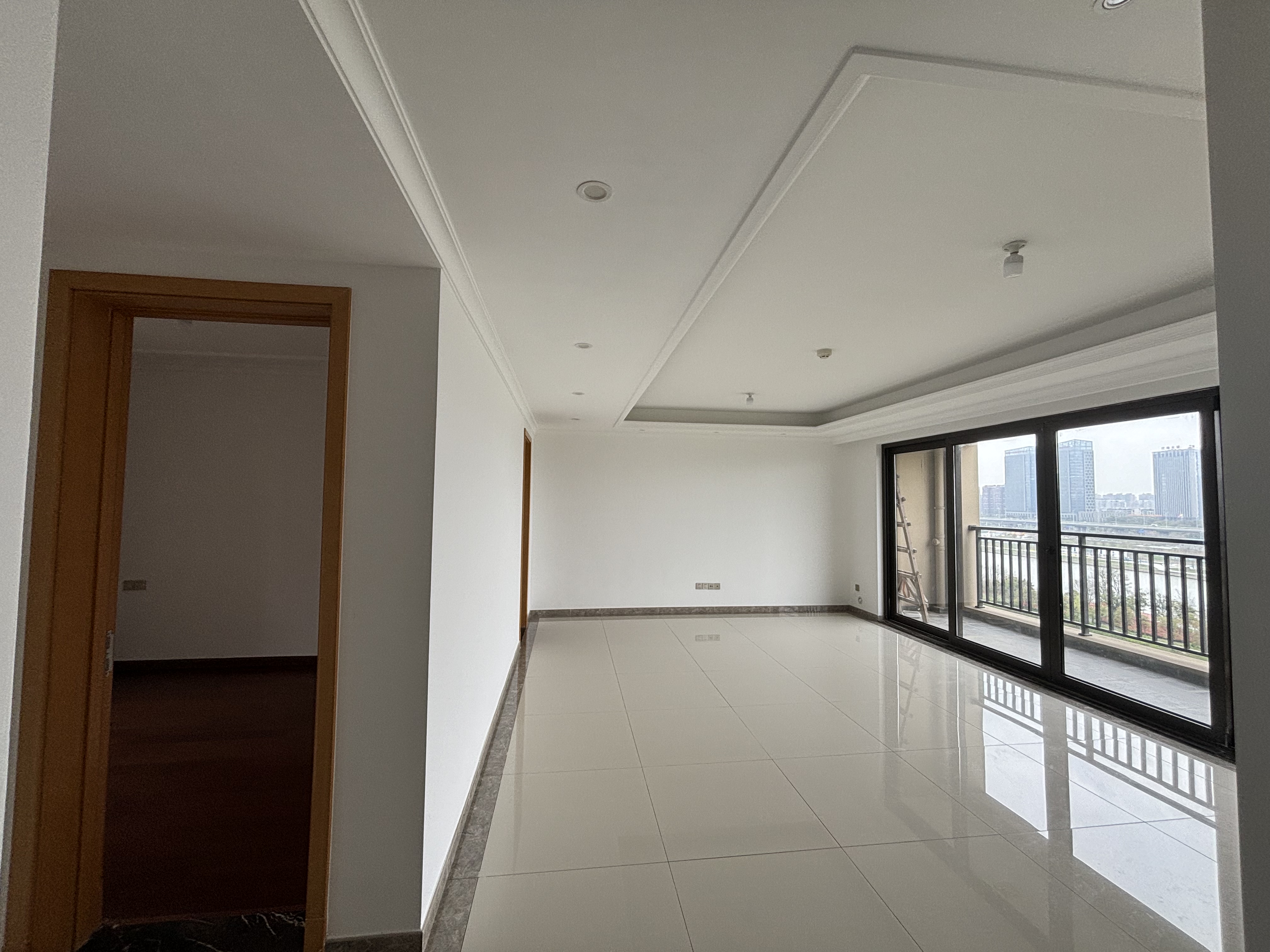 富力院士廷 4室2厅2卫 171m&sup2;