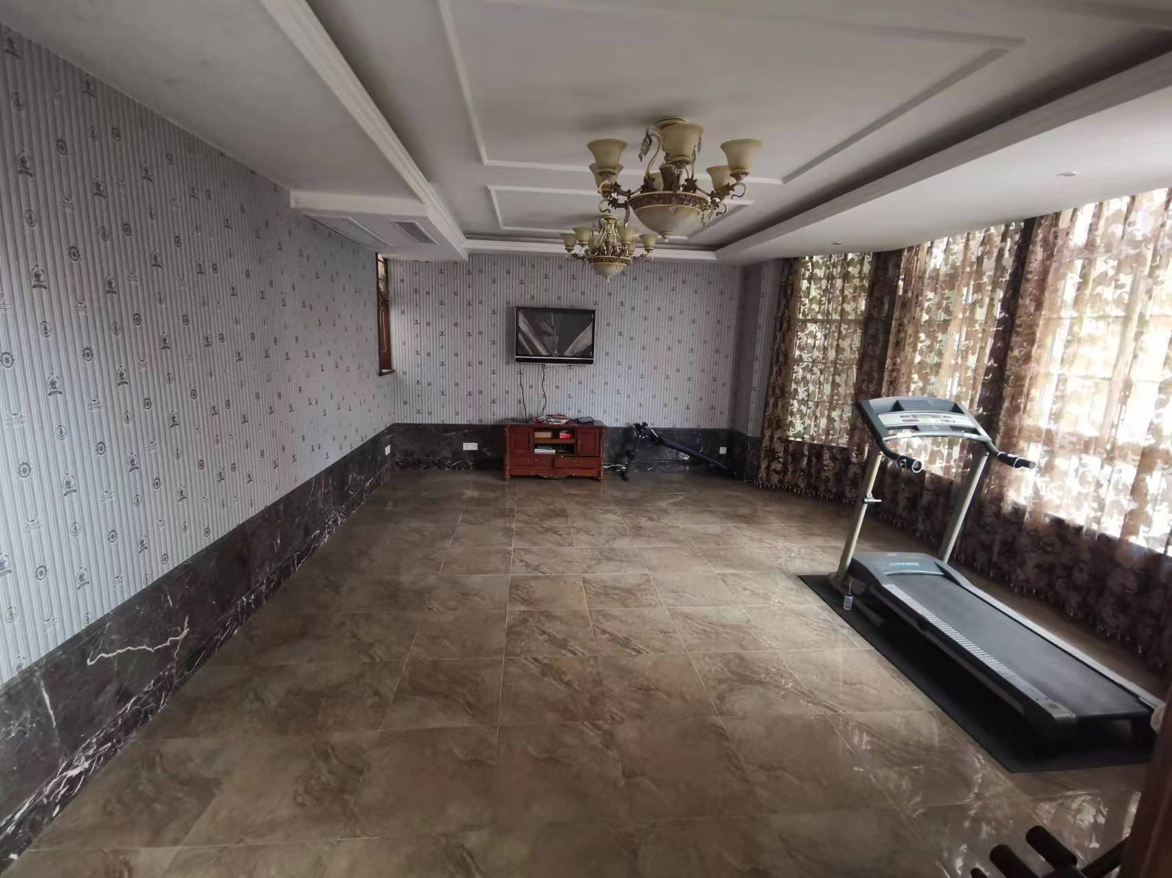 东郊庄园 4室2厅4卫 350.00m&sup2;