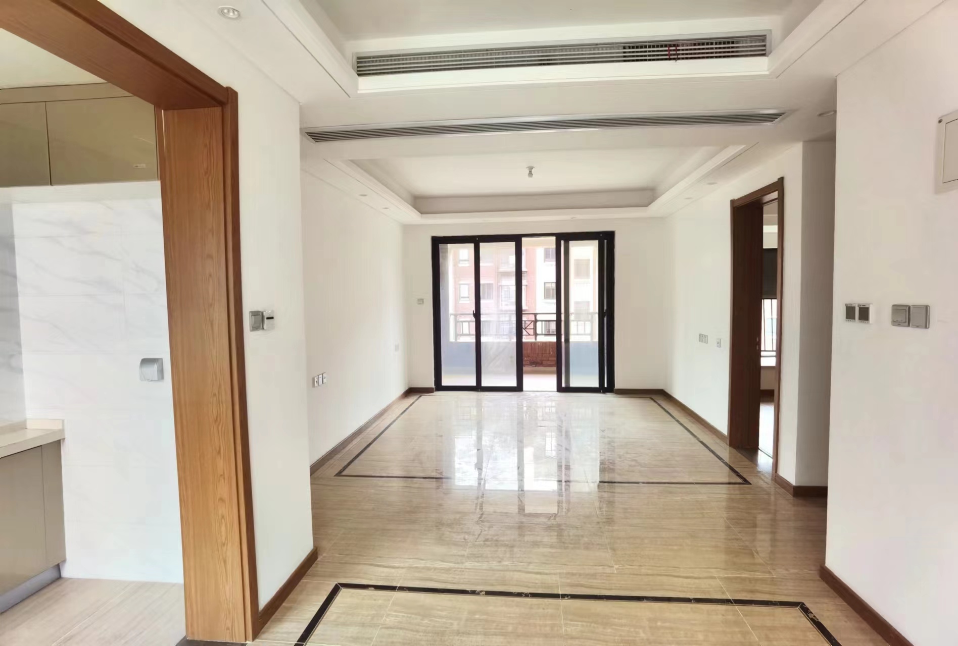 佳期漫 4室2厅2卫 120m²