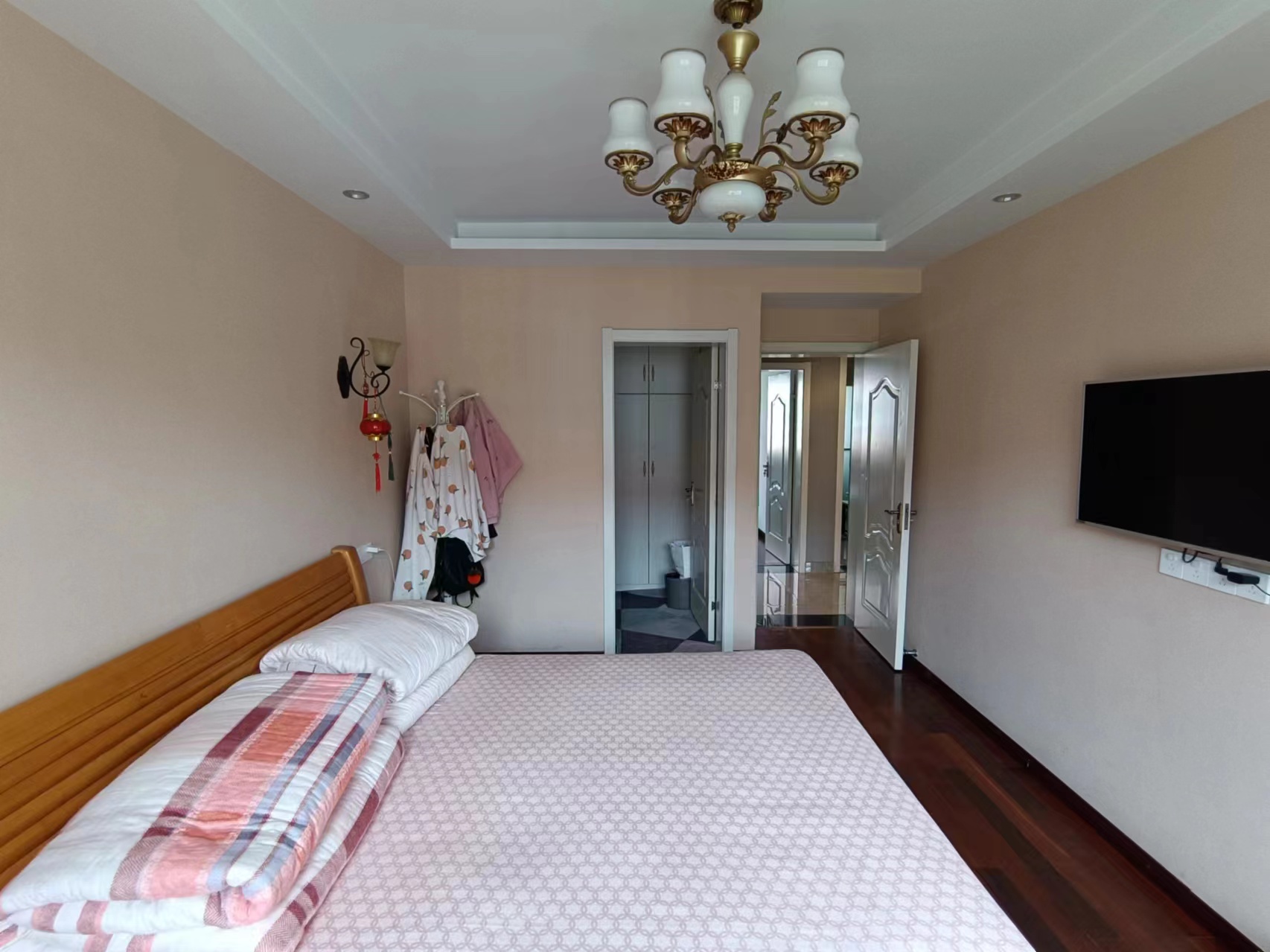 和兴花苑 4室2厅2卫 211.22m&sup2;