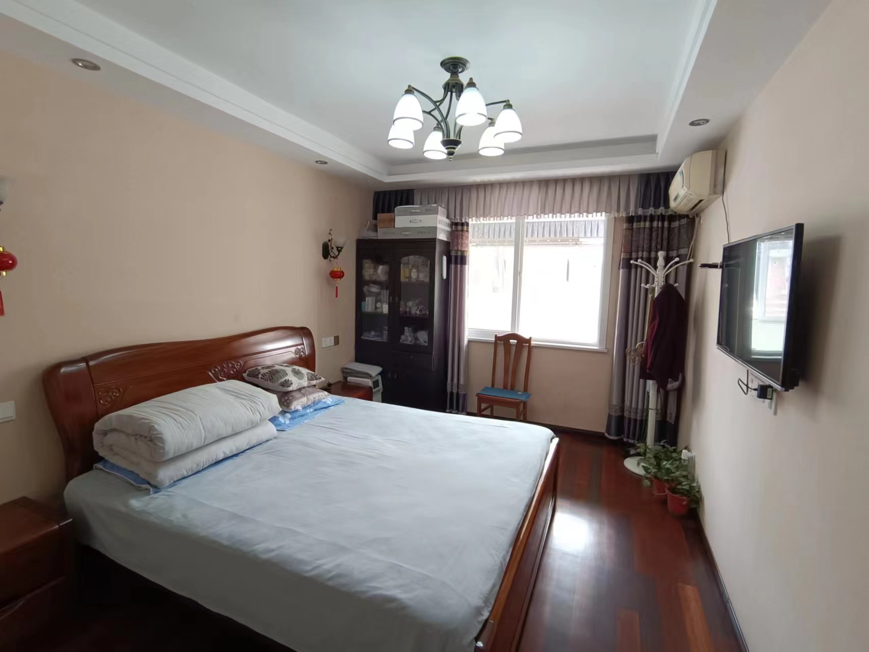 和兴花苑 4室2厅2卫 211.22m&sup2;