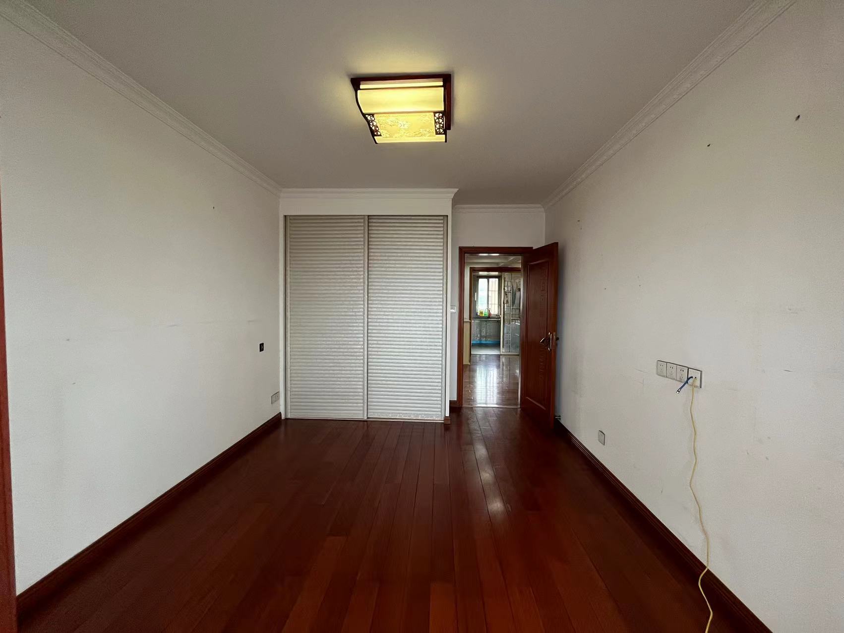 外滩北苑 5室4厅2卫 119.37m&sup2;