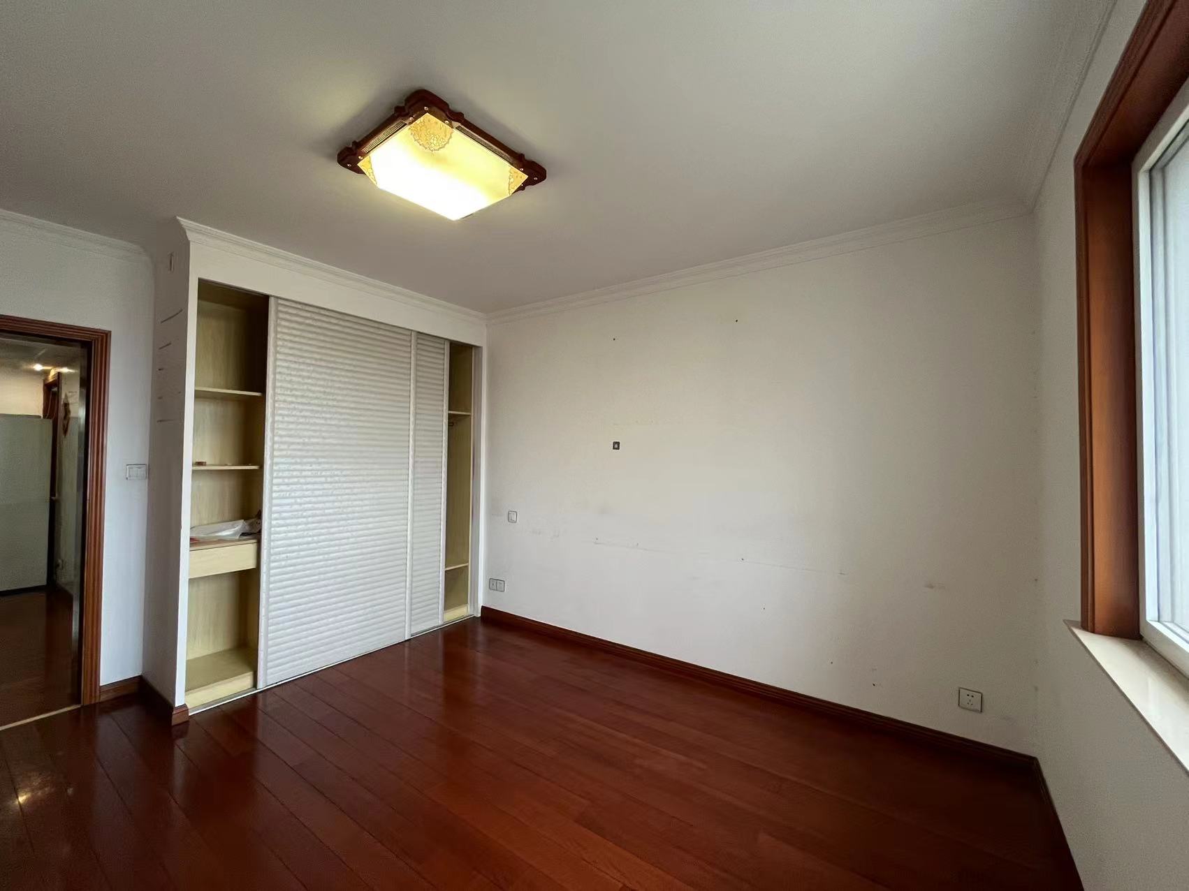 外滩北苑 5室4厅2卫 119.37m&sup2;