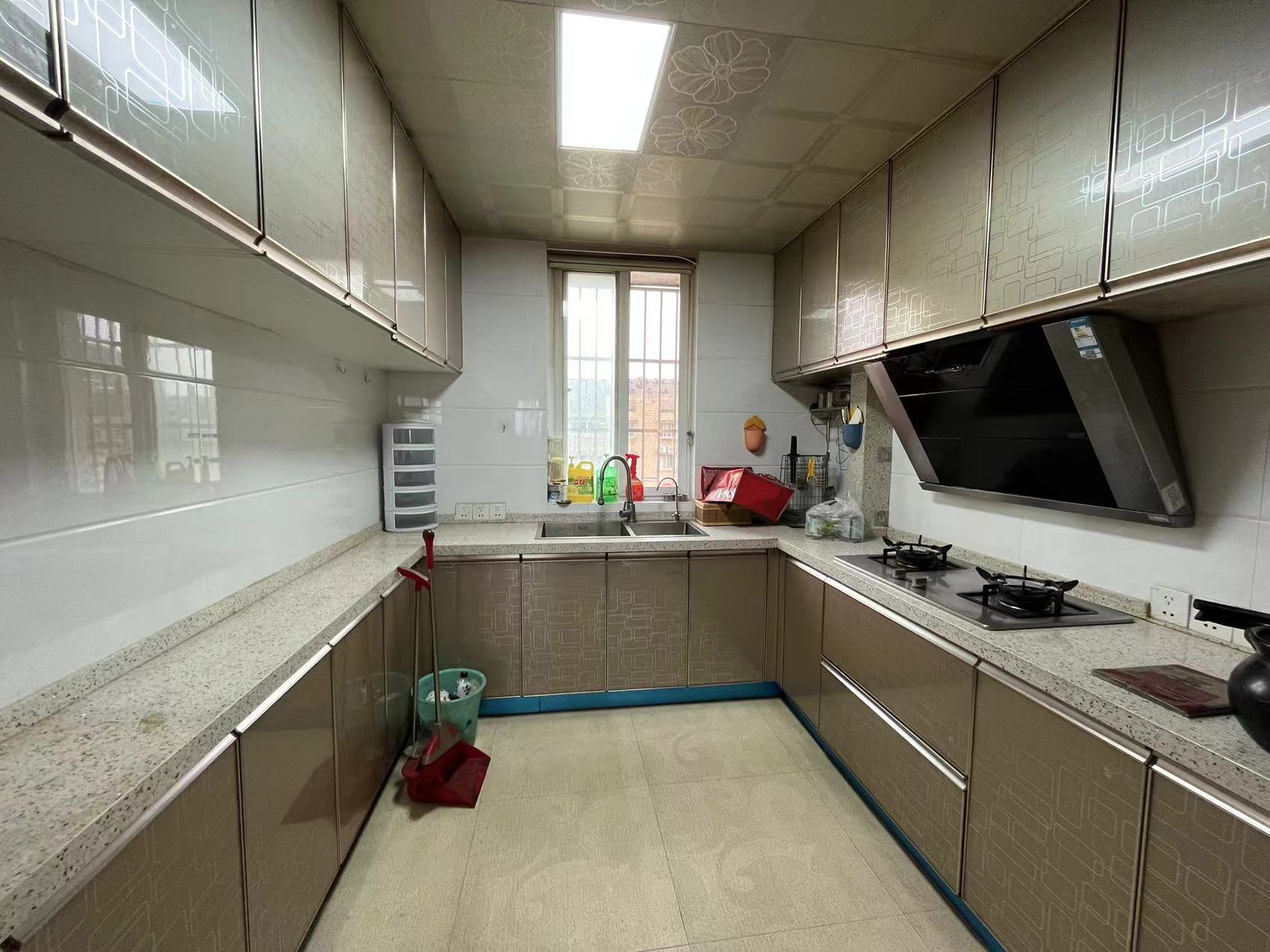 外滩北苑 5室4厅2卫 119.37m&sup2;