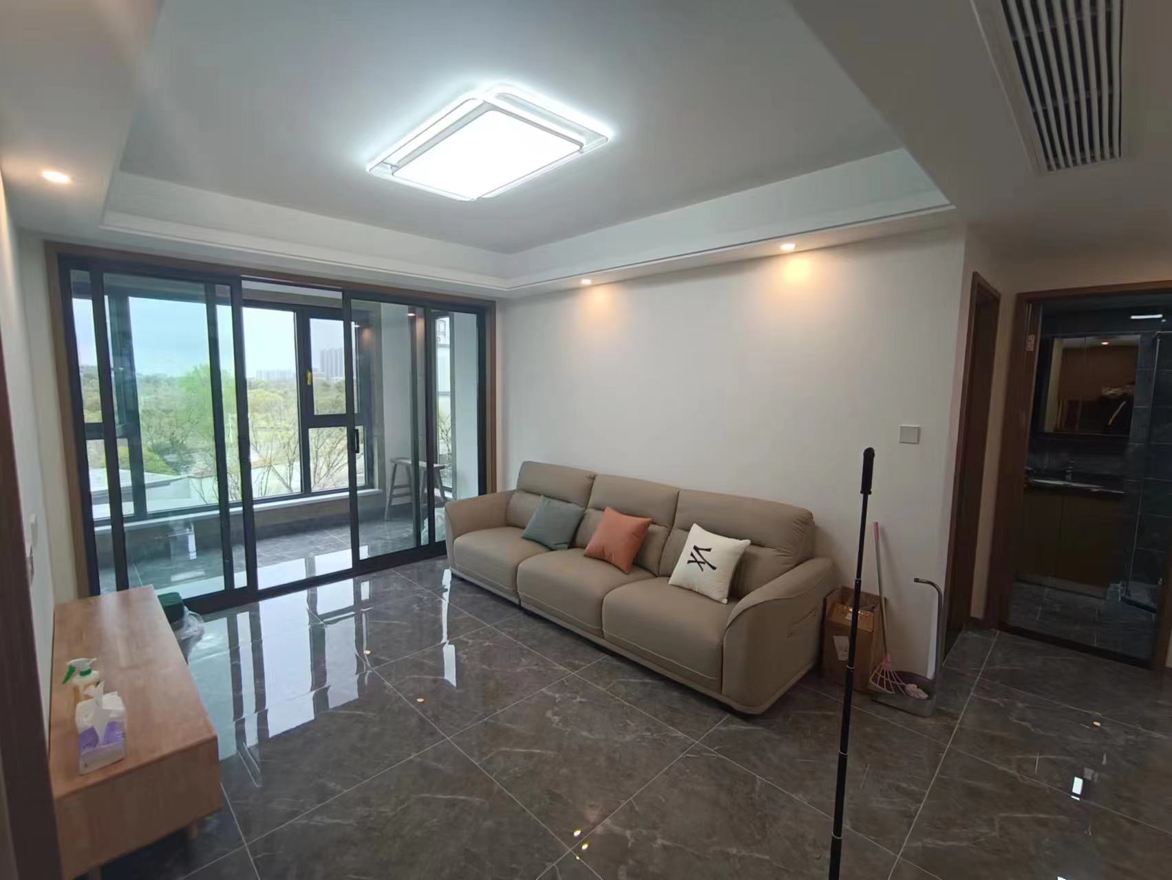 远创宸樾 3室2厅1卫 98m²