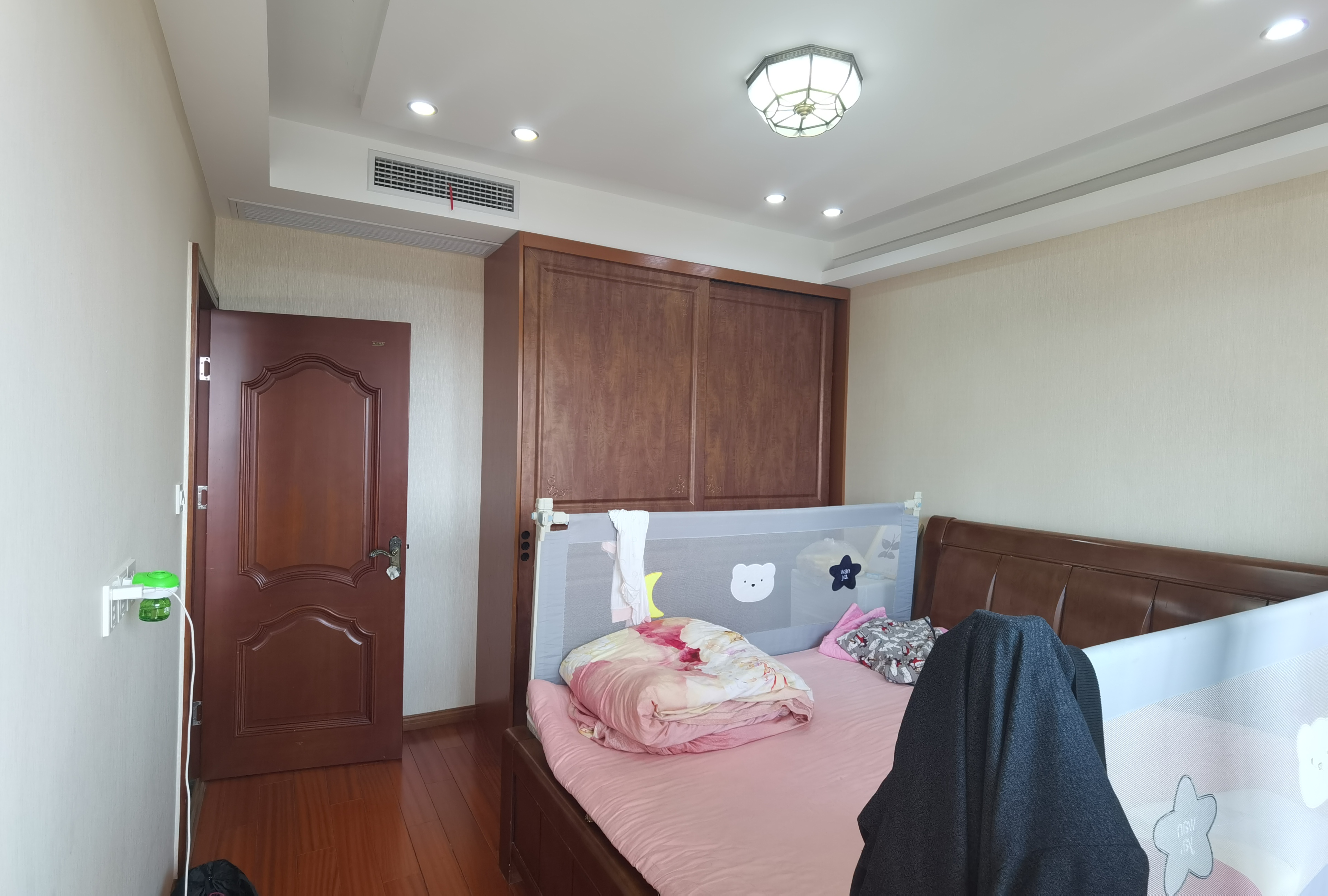 中港城 3室2厅2卫 138m&sup2;
