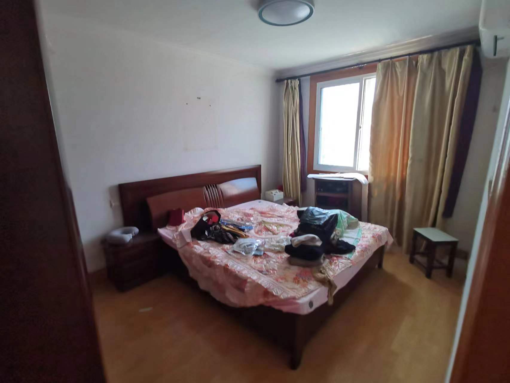 北濠桥东村 4室2厅2卫 110m&sup2;