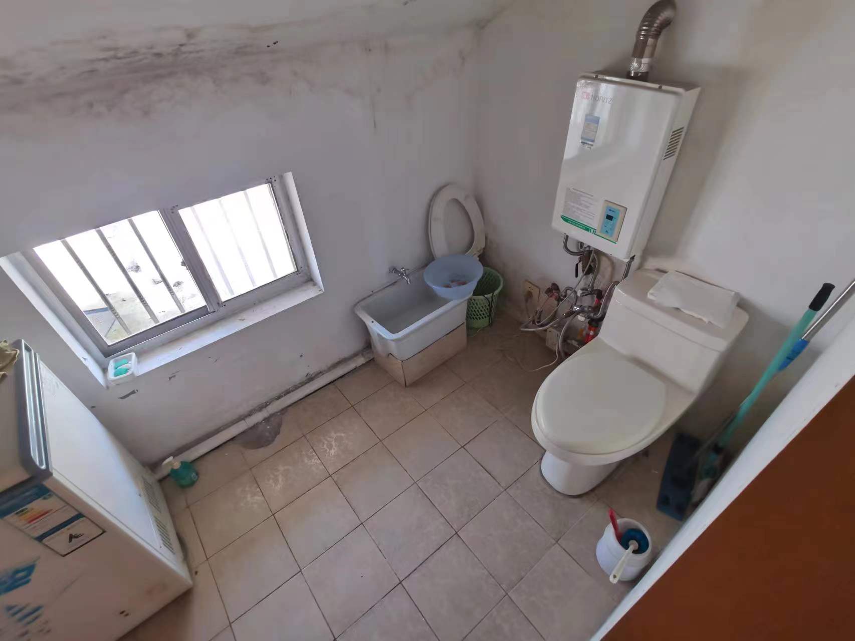 北濠桥东村 4室2厅2卫 110m&sup2;