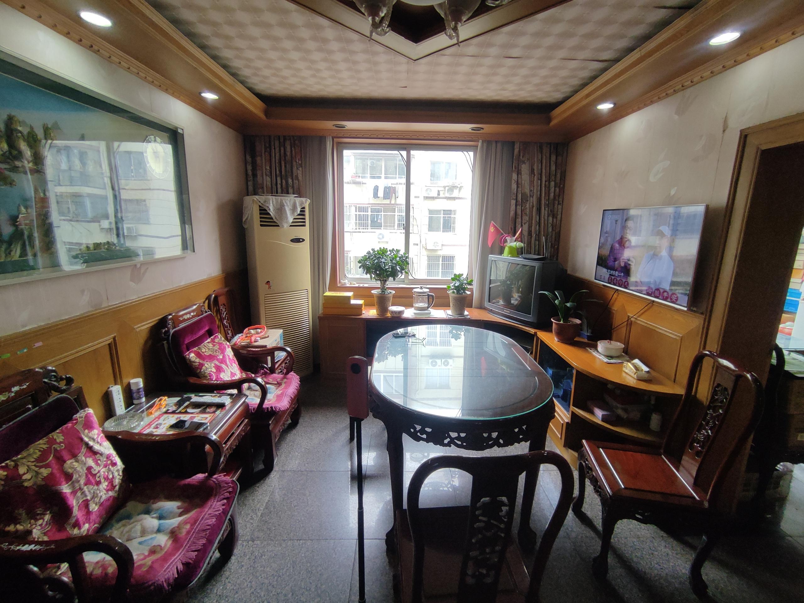 鸿运城市花苑 3室1厅1卫 82.56m²