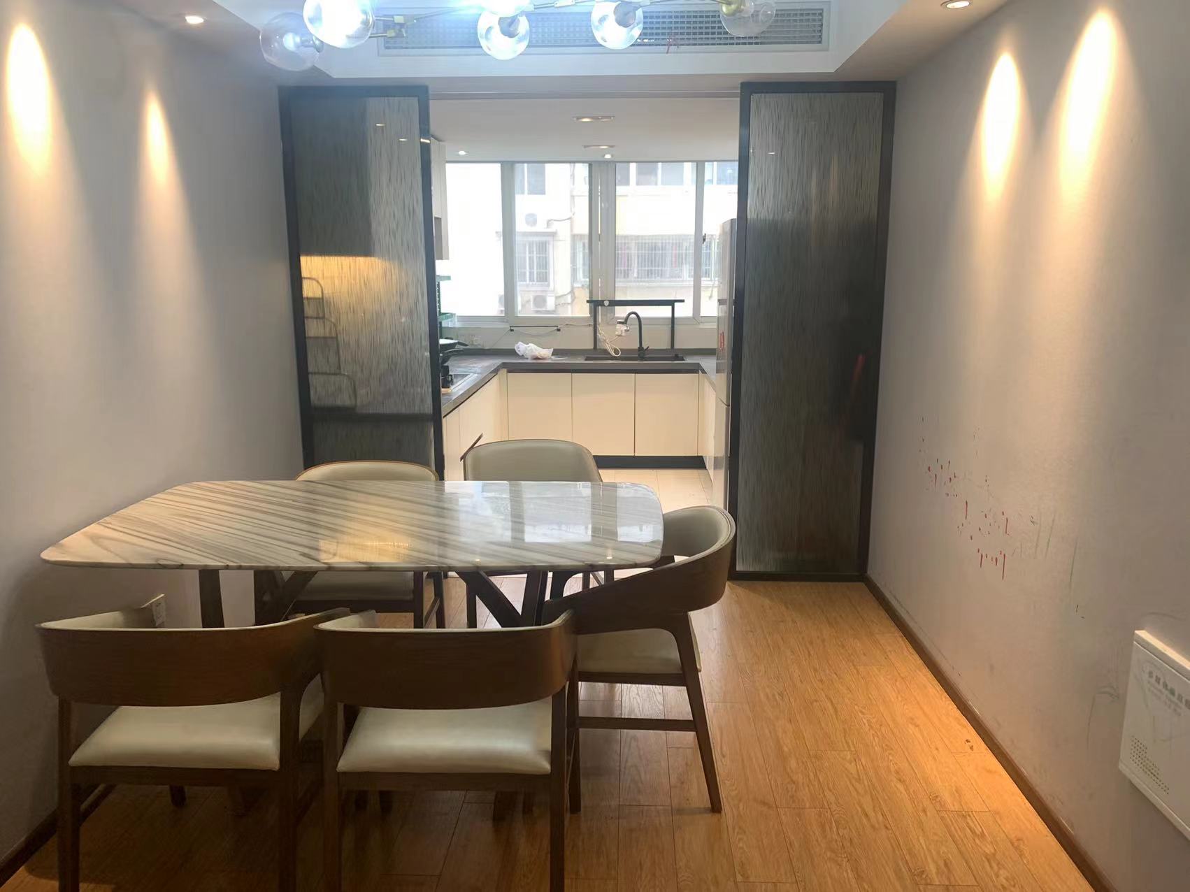 滨河东城 4室2厅卫 158m²