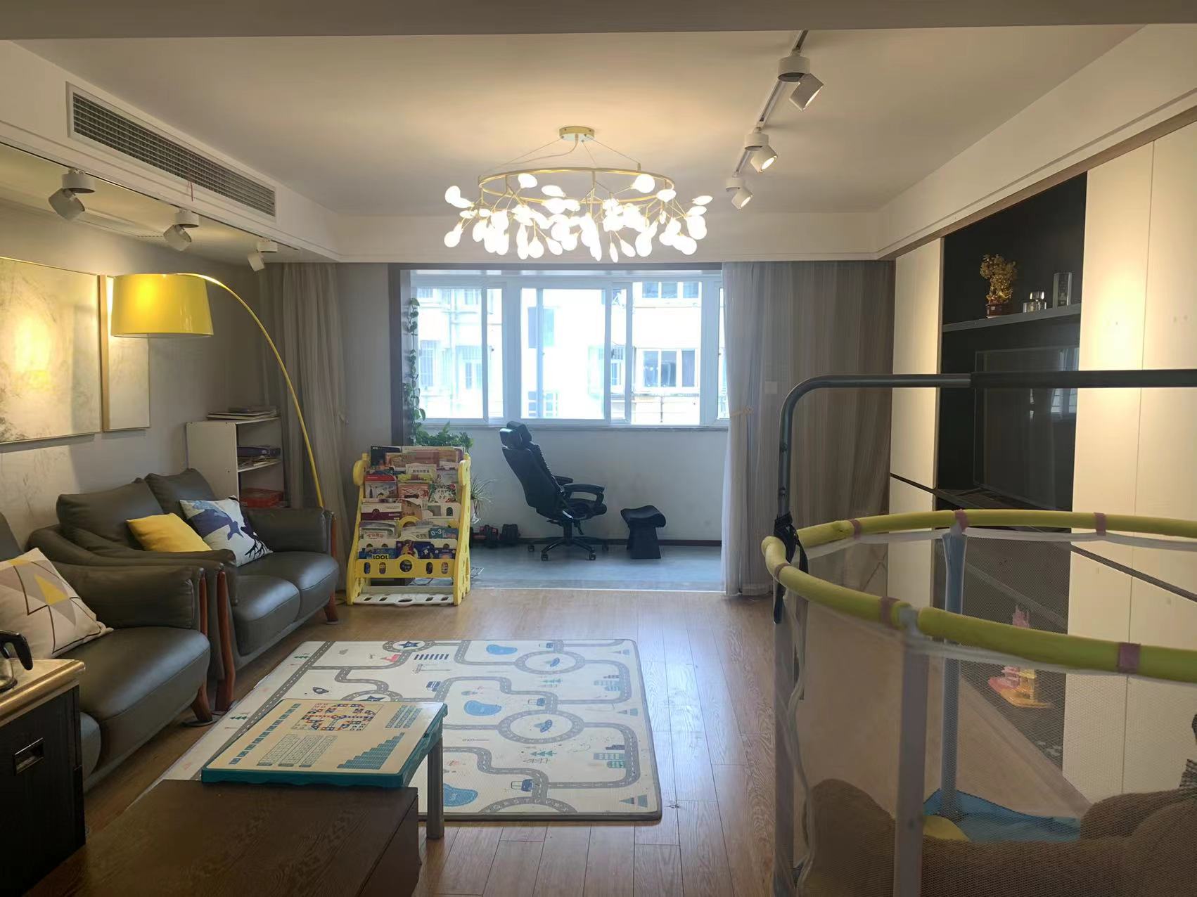 滨河东城 4室2厅卫 158m&sup2;