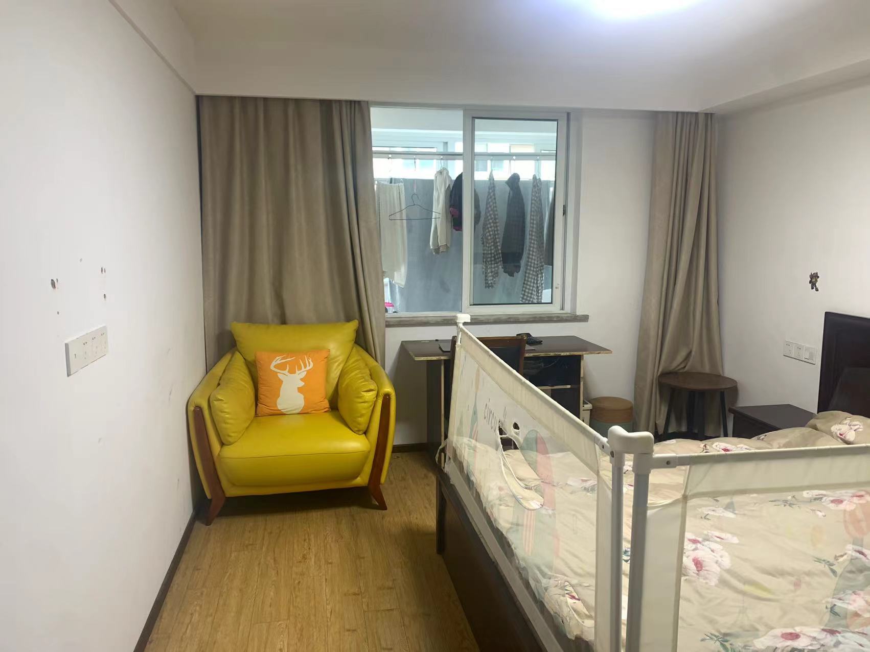 滨河东城 4室2厅卫 158m&sup2;
