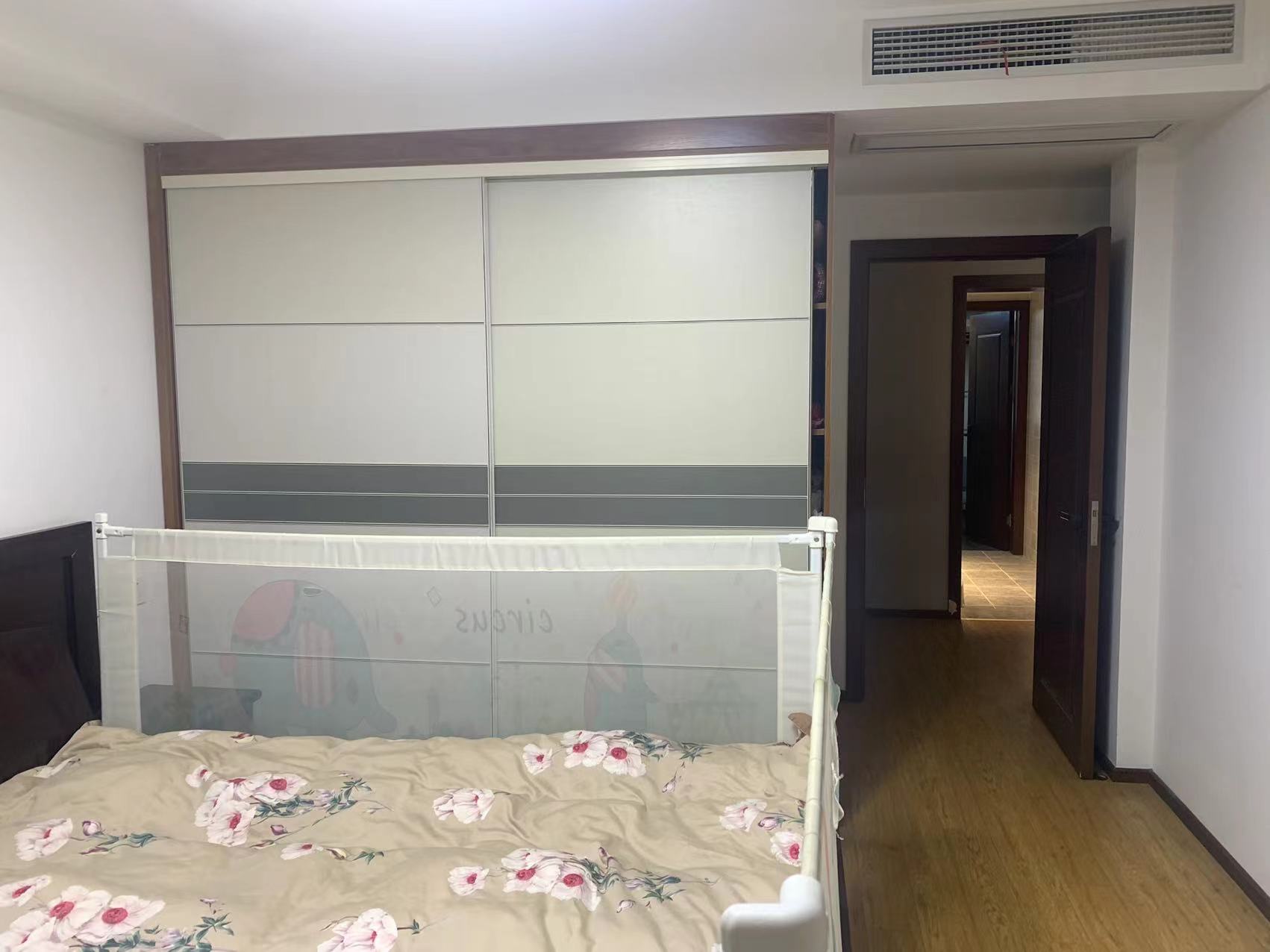 滨河东城 4室2厅卫 158m&sup2;