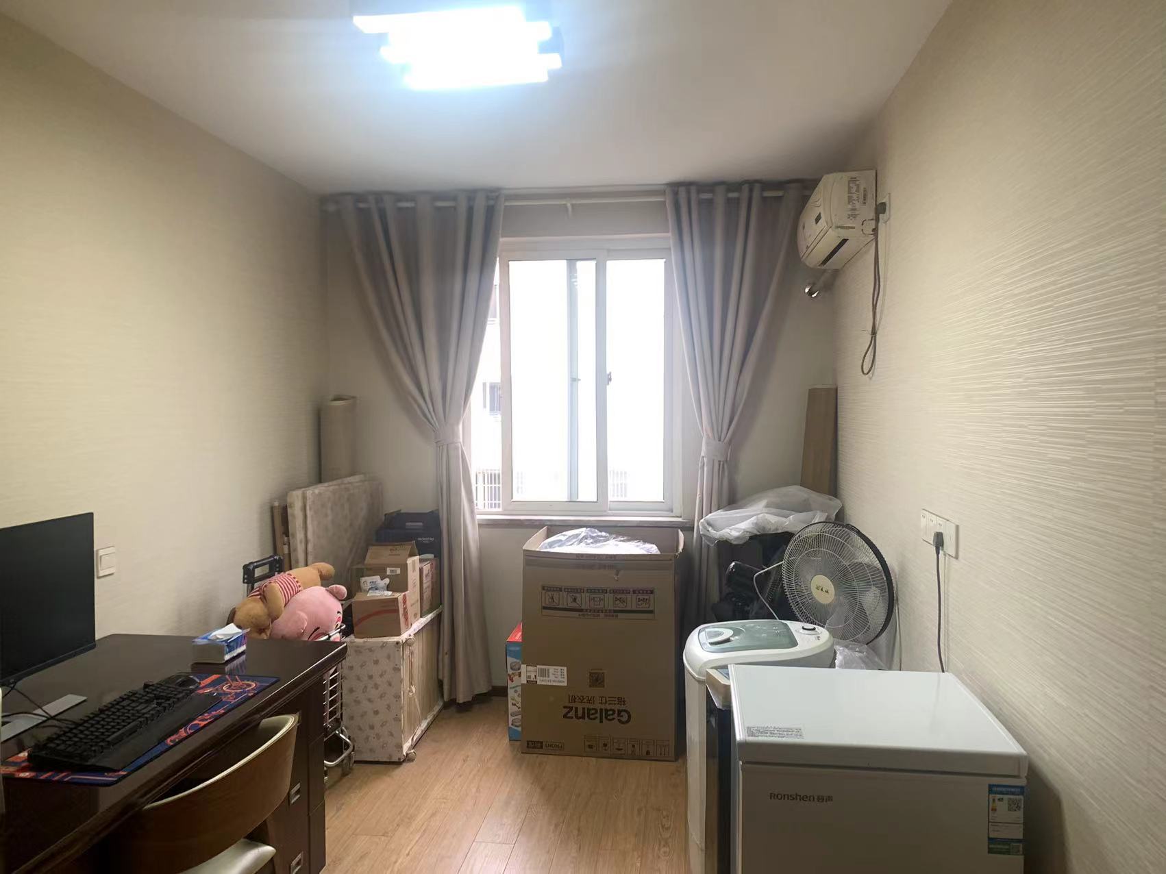 滨河东城 4室2厅卫 158m&sup2;