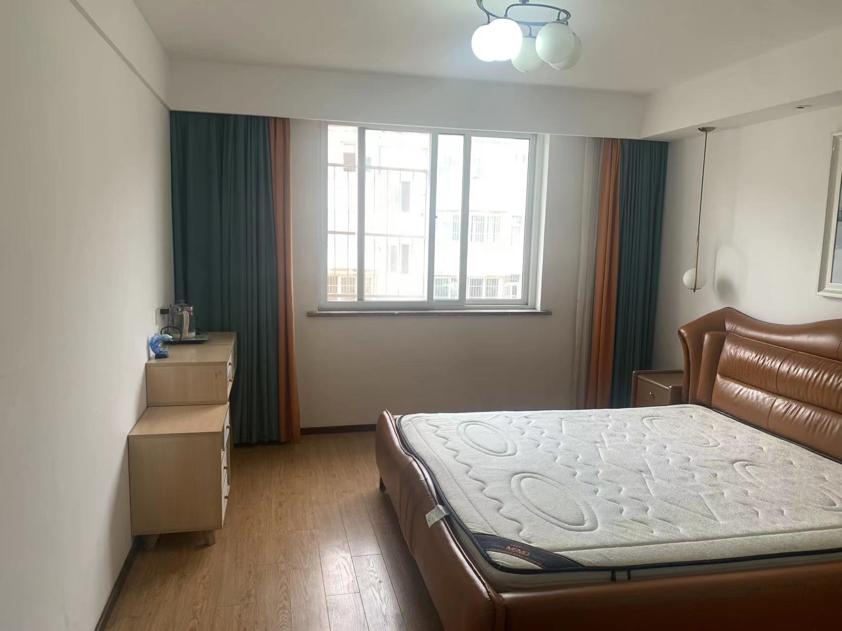 滨河东城 4室2厅卫 158m&sup2;