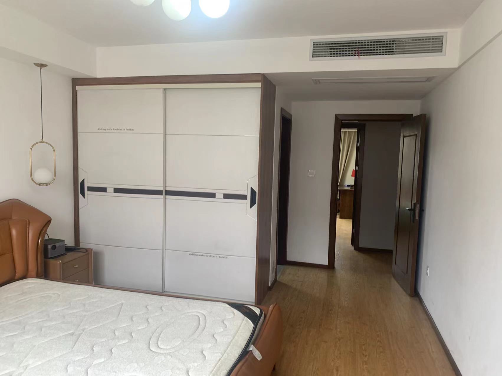滨河东城 4室2厅卫 158m&sup2;