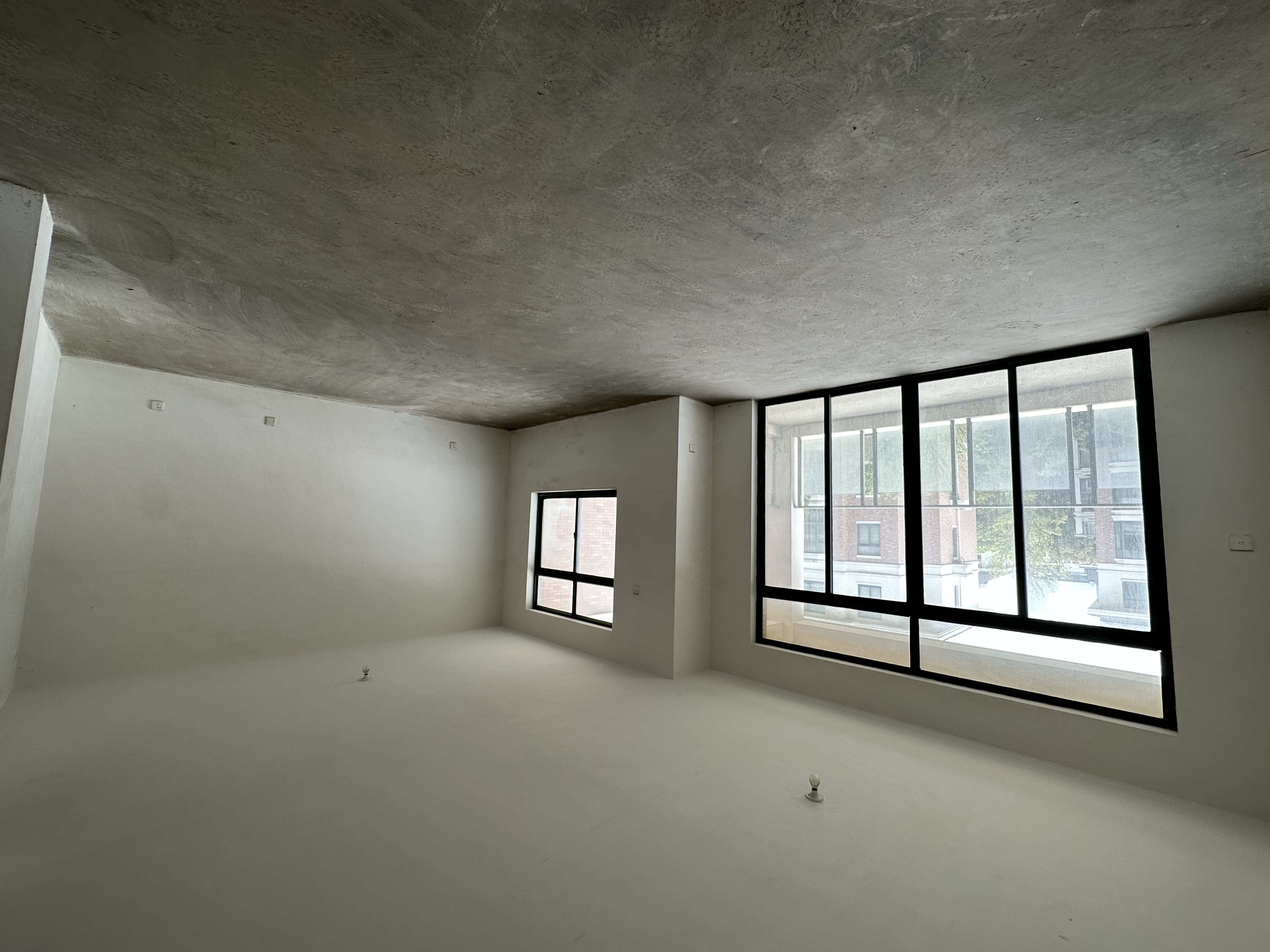 凤凰莱茵苑 3室2厅3卫 190.28m&sup2;