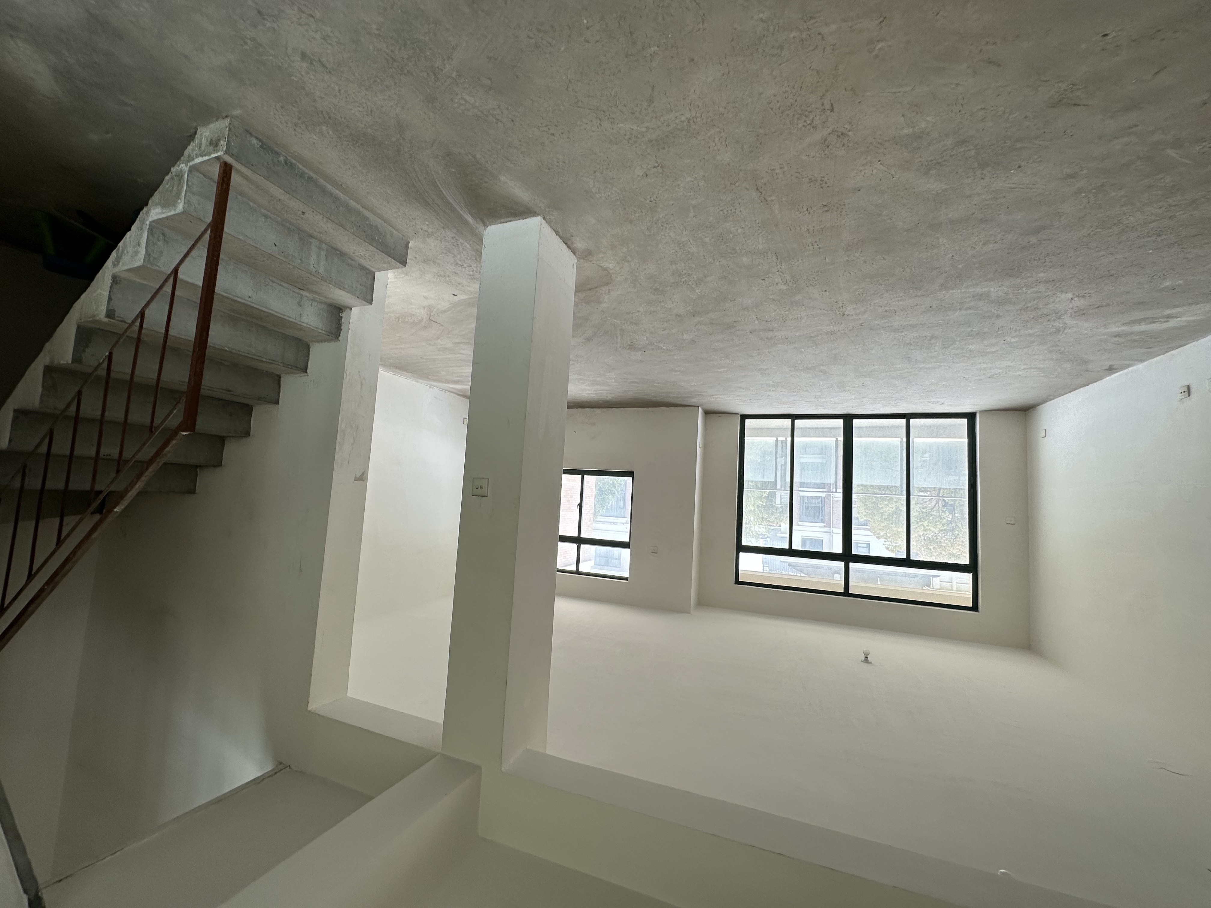 凤凰莱茵苑 3室2厅3卫 190.28m²