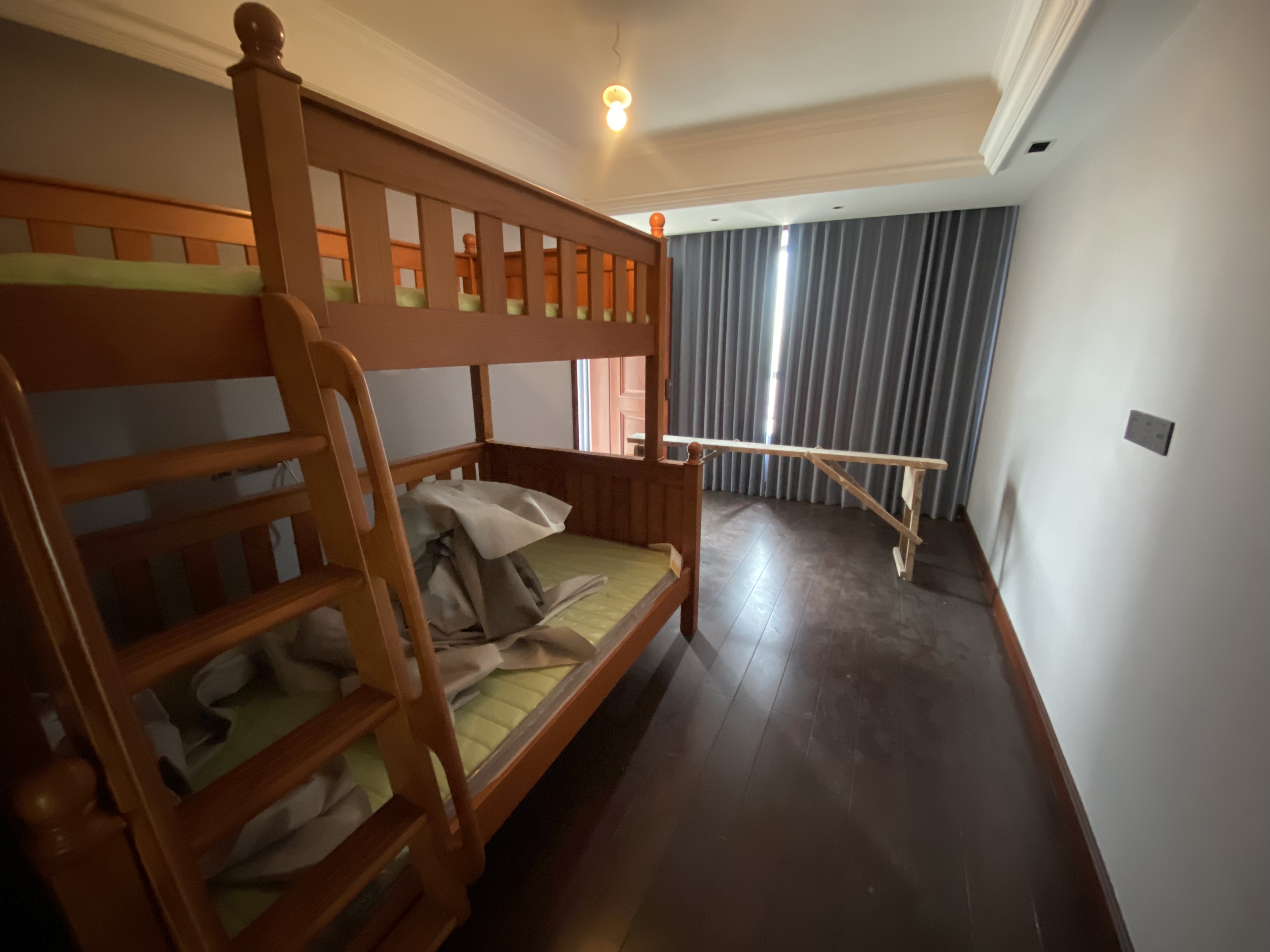 新城小区 4室2厅2卫 200.66m&sup2;