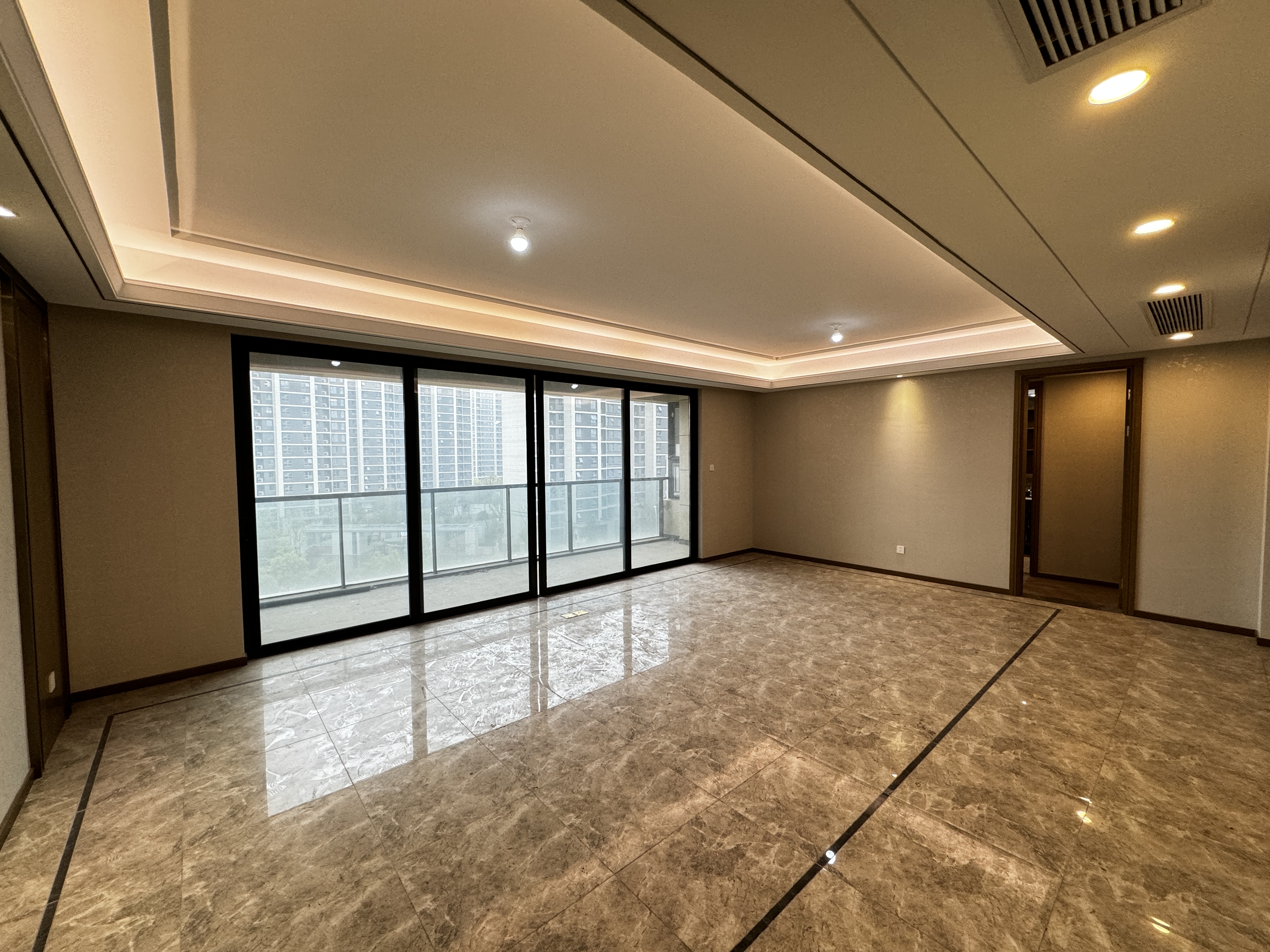 绿城沁园 4室2厅3卫 178.00m²
