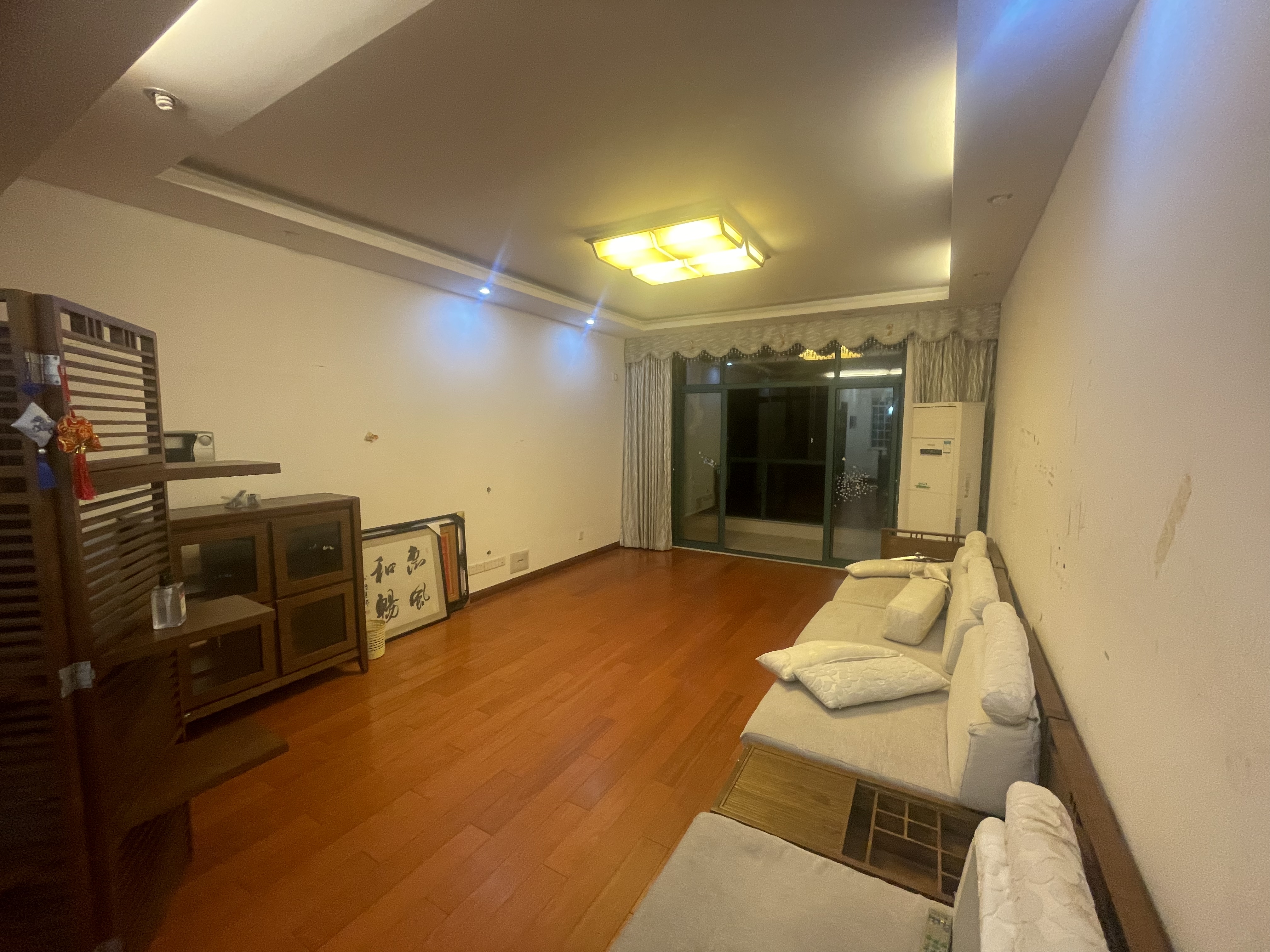凤凰莱茵苑 4室2厅1卫 140m²