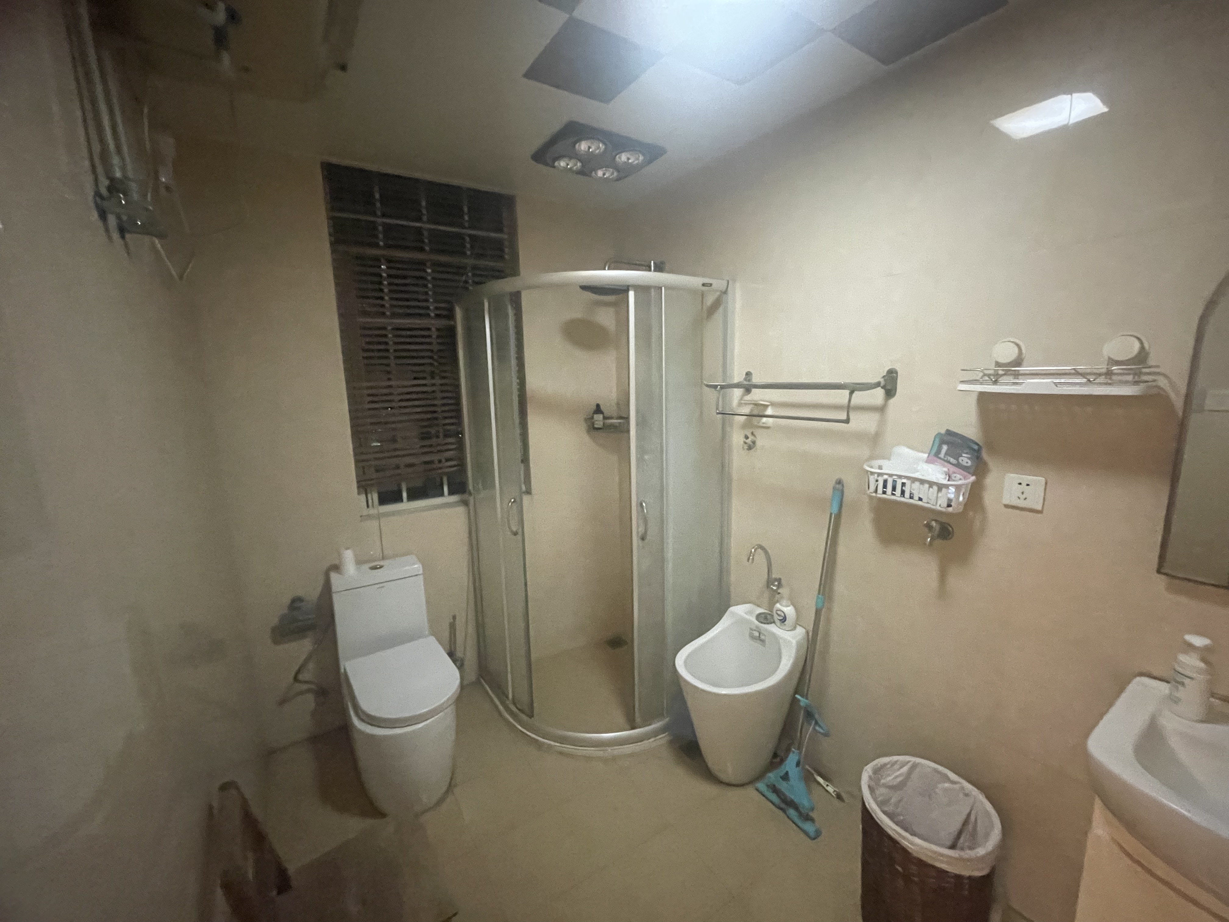 凤凰莱茵苑 4室2厅1卫 140m&sup2;